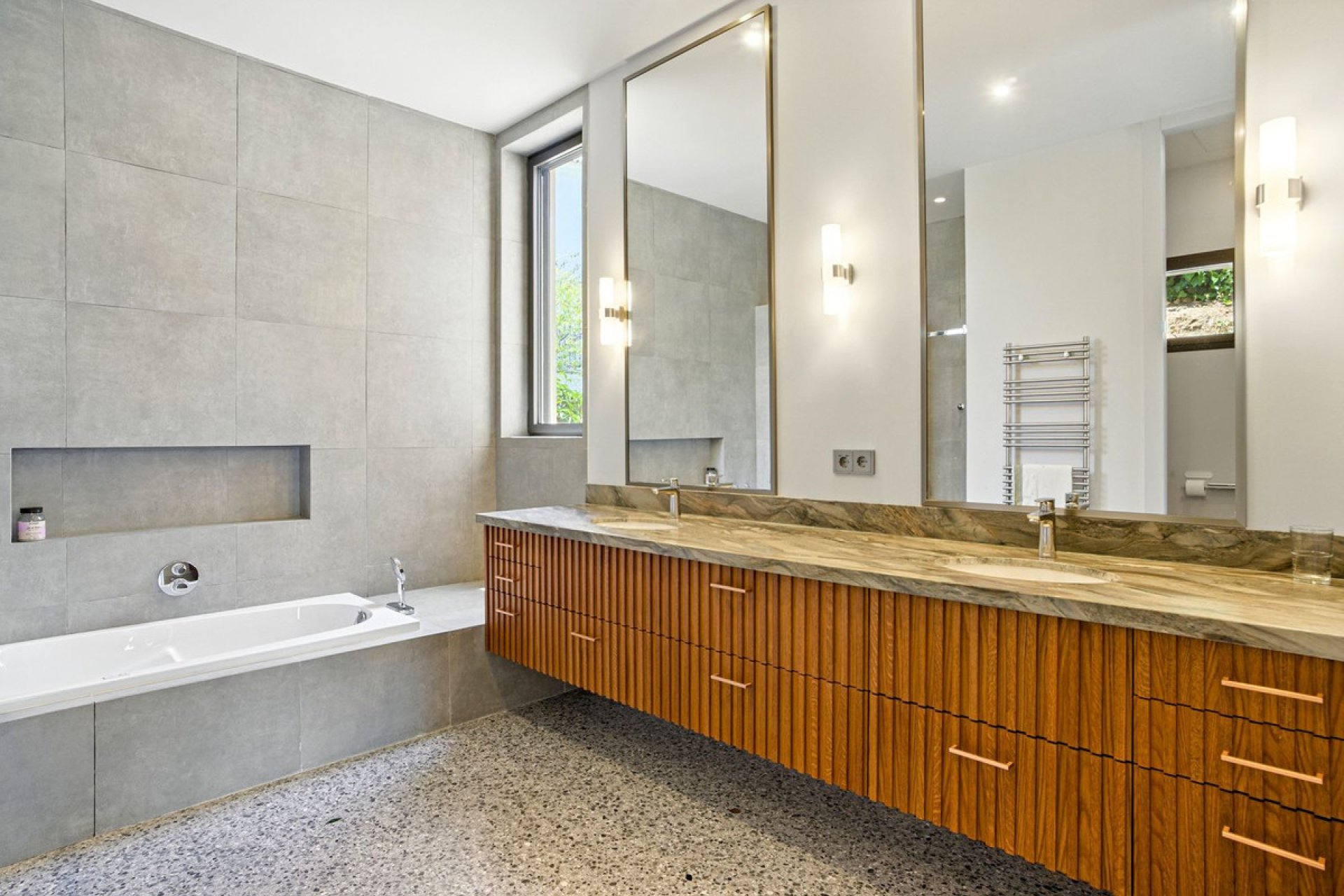 Resale - House - Detached Villa - Marbella - Elviria