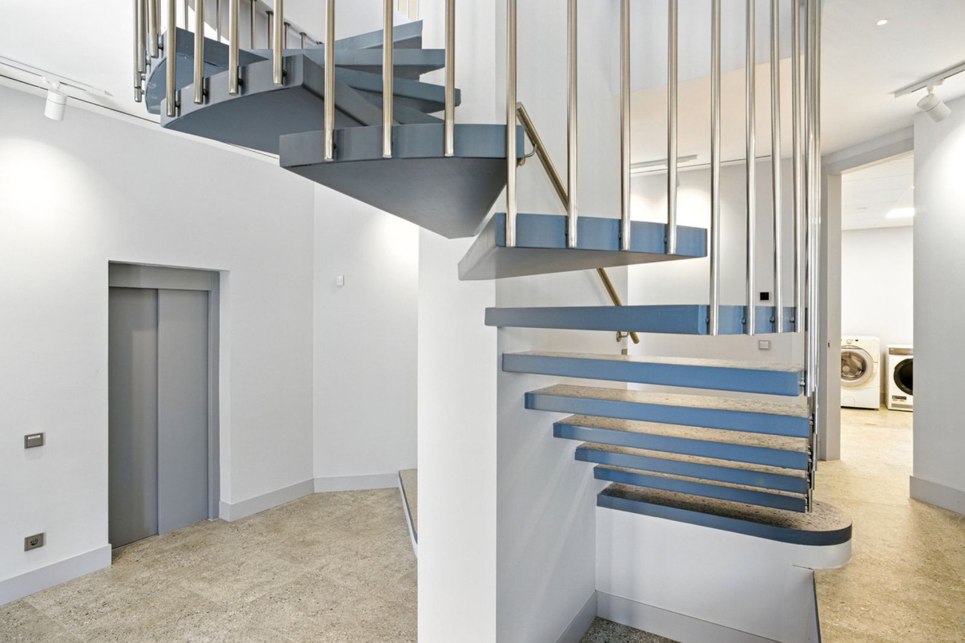 Resale - House - Detached Villa - Marbella - Elviria