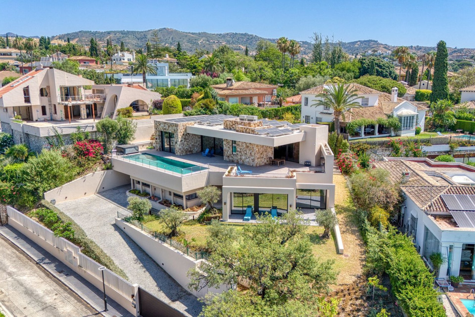 Resale - House - Detached Villa - Marbella - Elviria