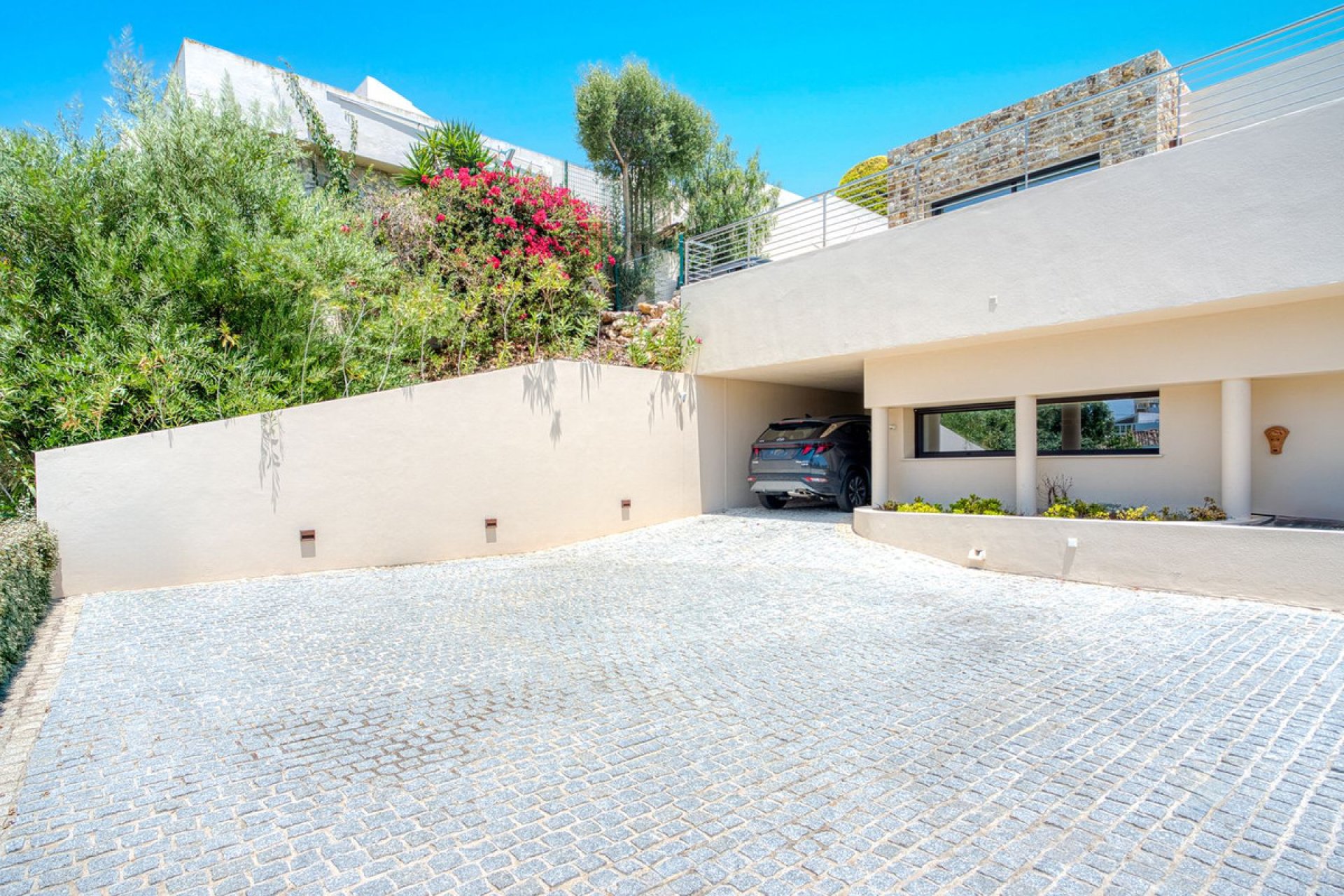 Resale - House - Detached Villa - Marbella - Elviria