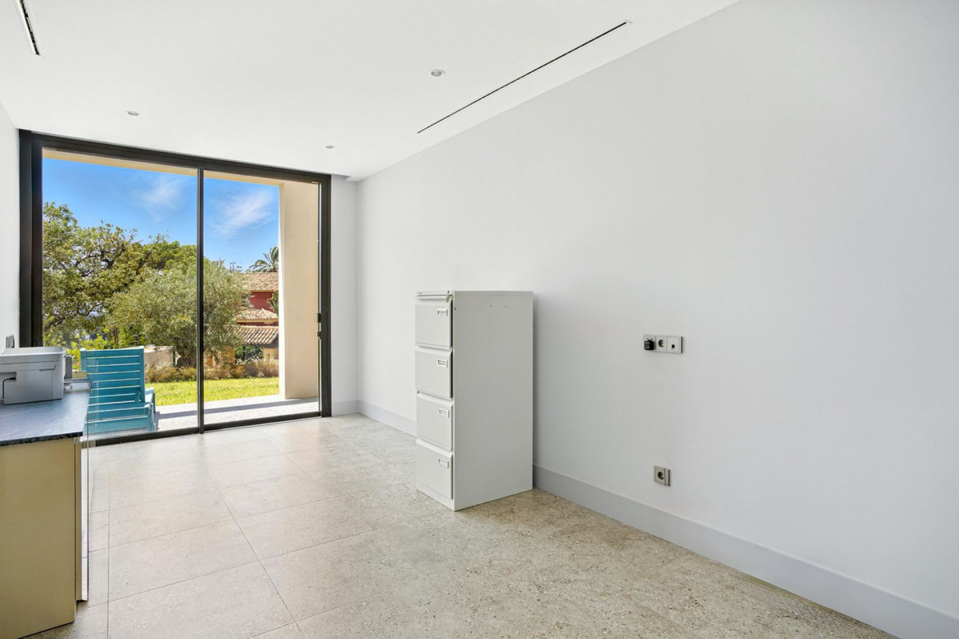 Resale - House - Detached Villa - Marbella - Elviria