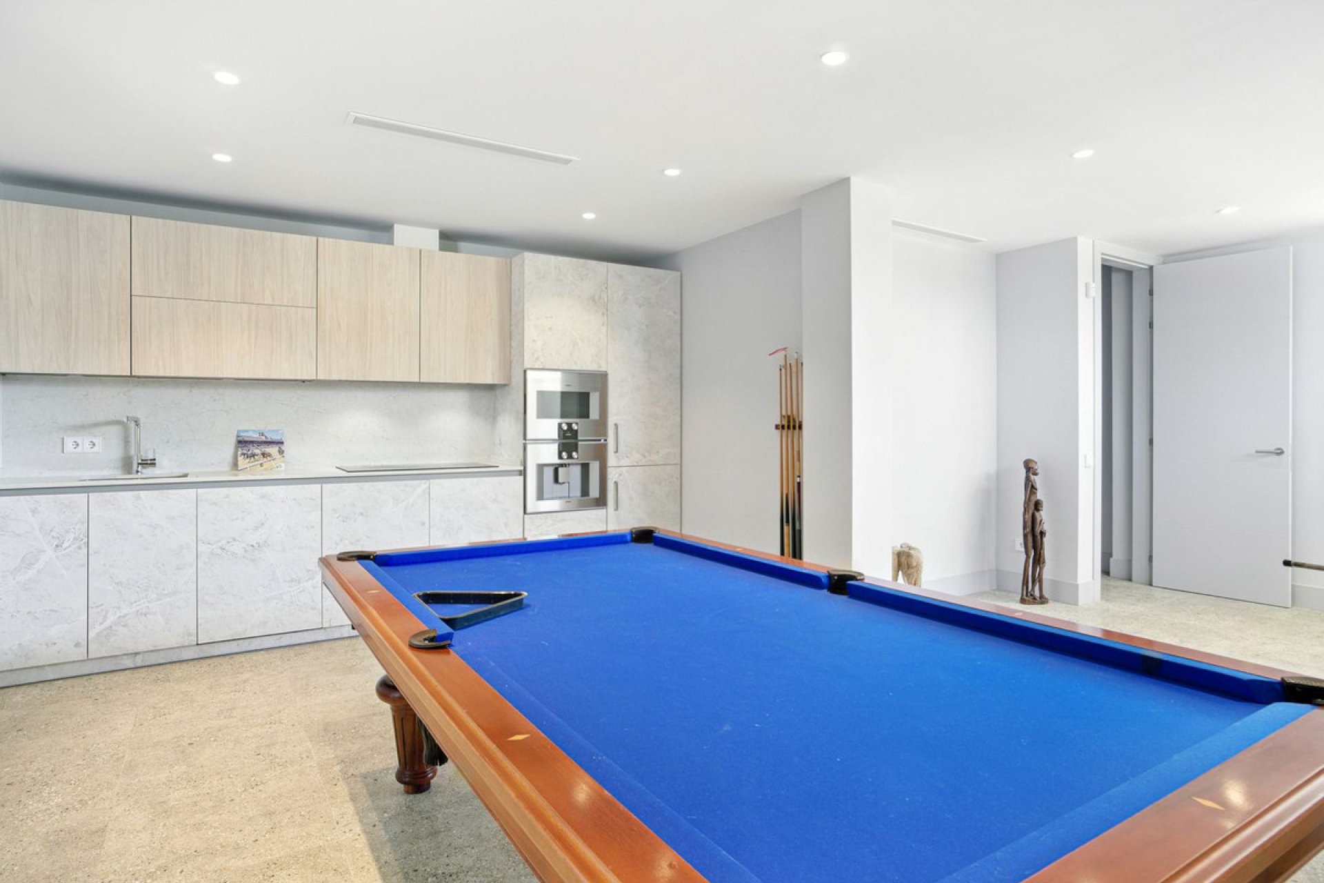 Resale - House - Detached Villa - Marbella - Elviria