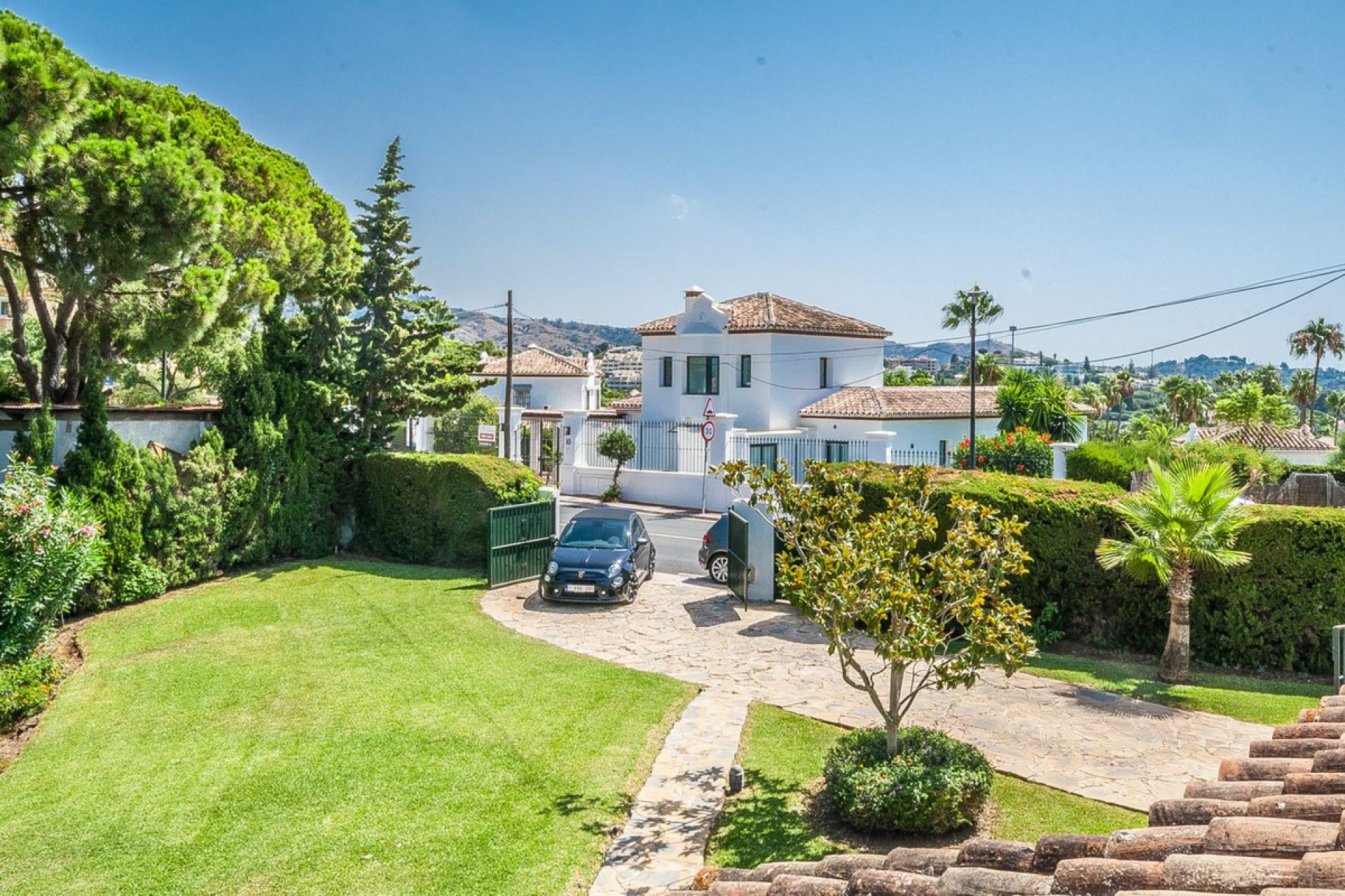 Resale - House - Detached Villa - Marbella - Elviria
