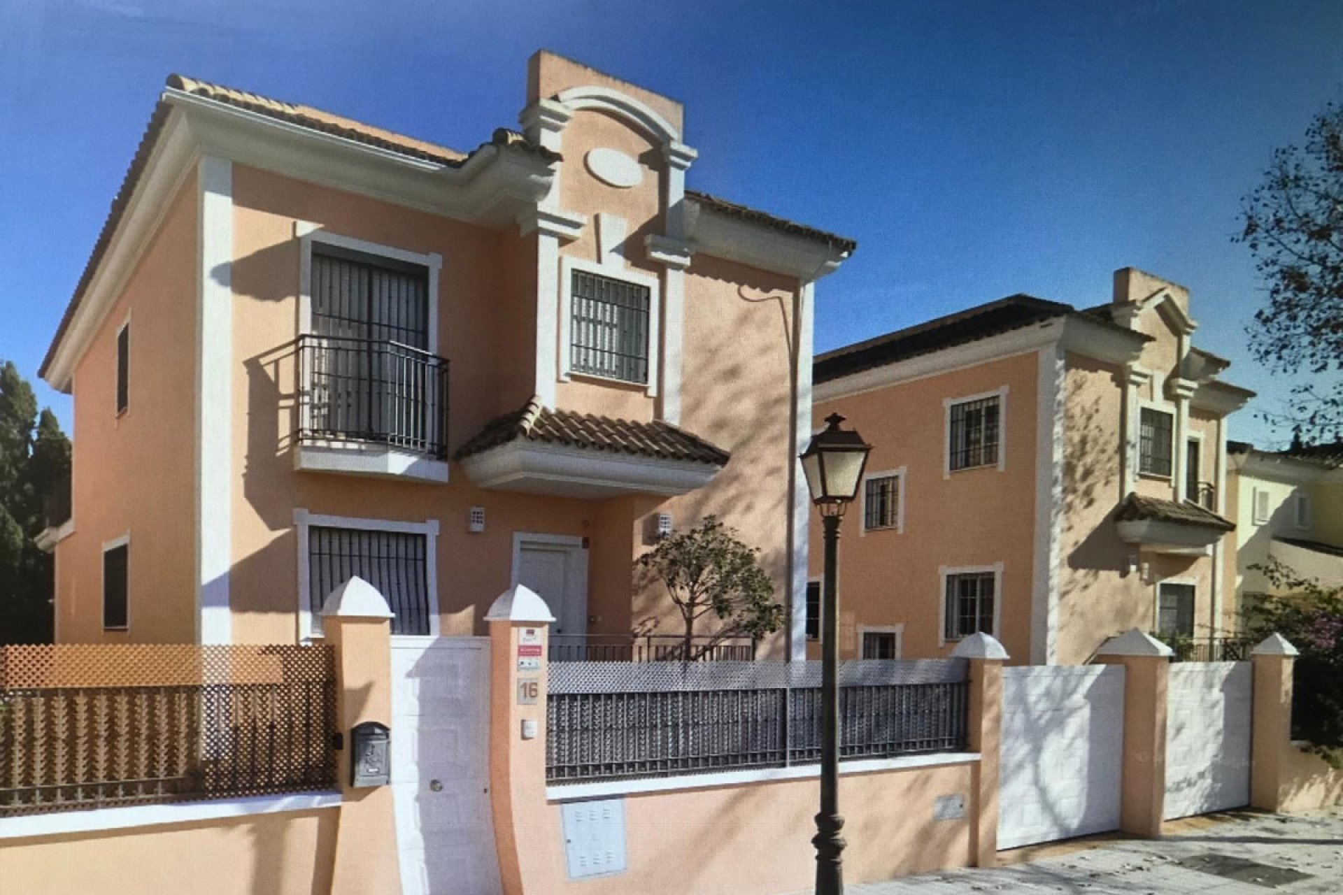 Resale - House - Detached Villa - Marbella - Elviria