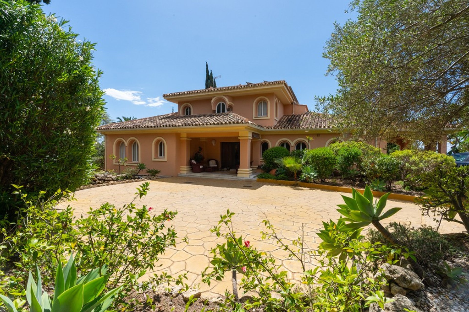 Resale - House - Detached Villa - Marbella - Elviria