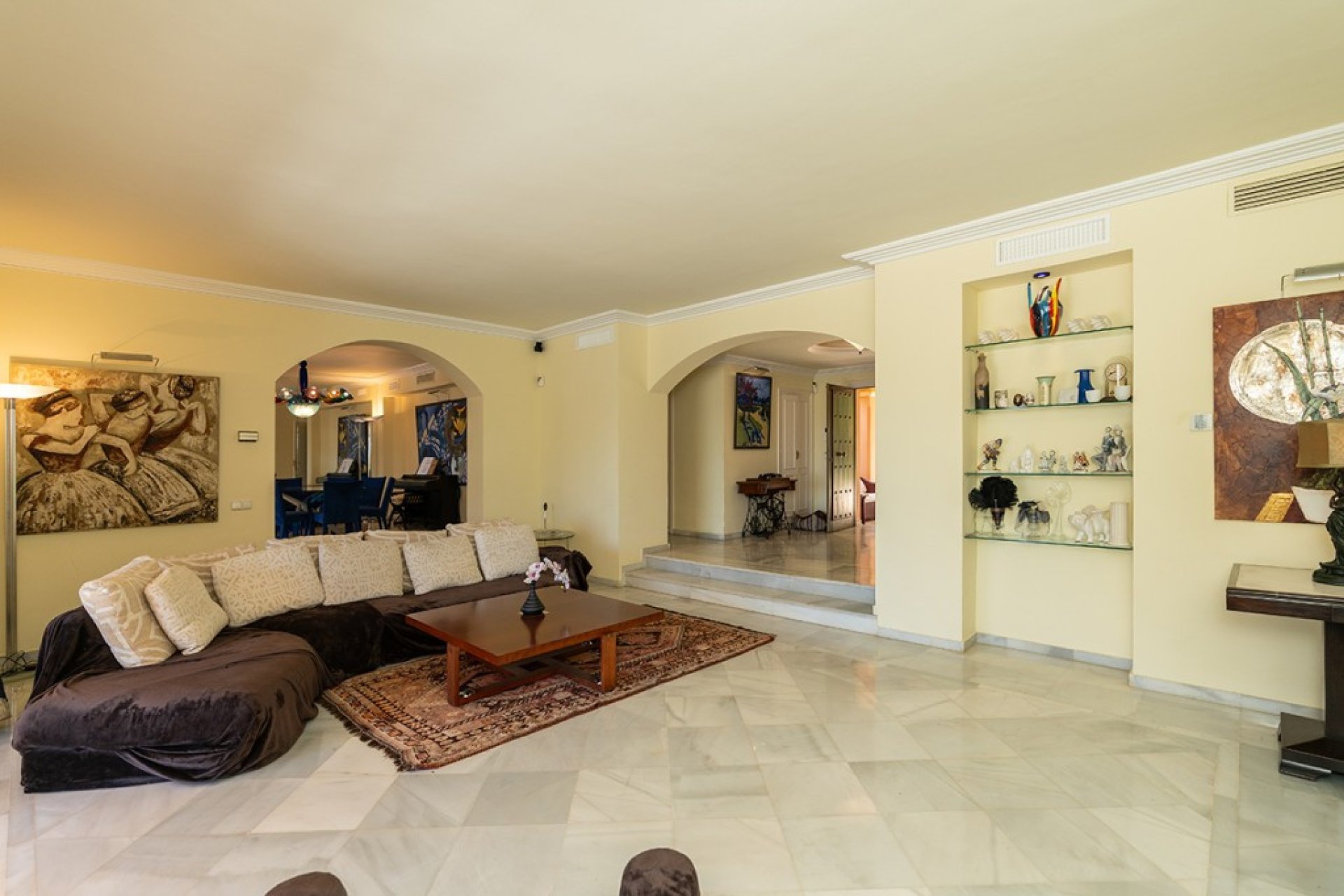 Resale - House - Detached Villa - Marbella - Elviria