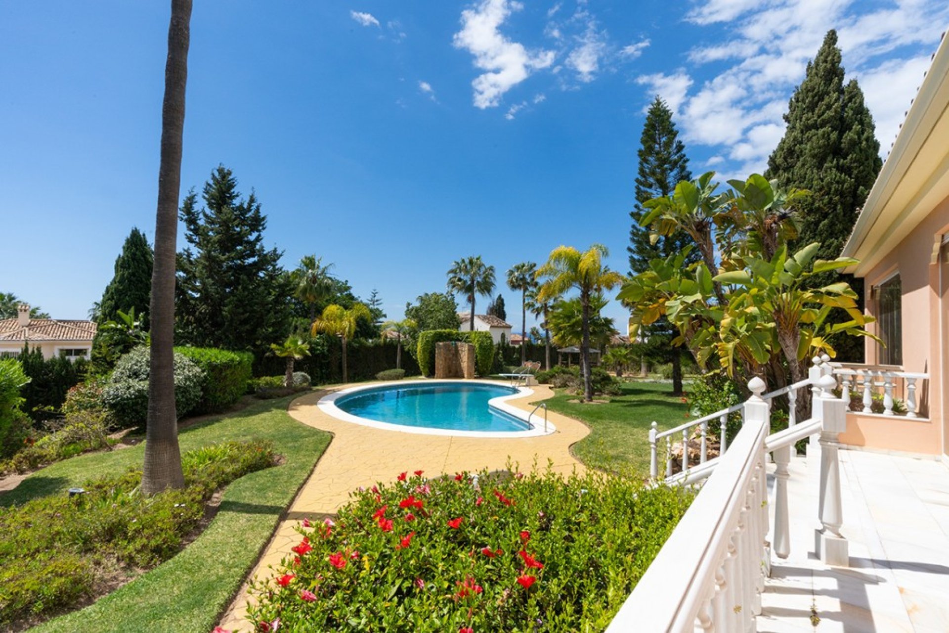 Resale - House - Detached Villa - Marbella - Elviria