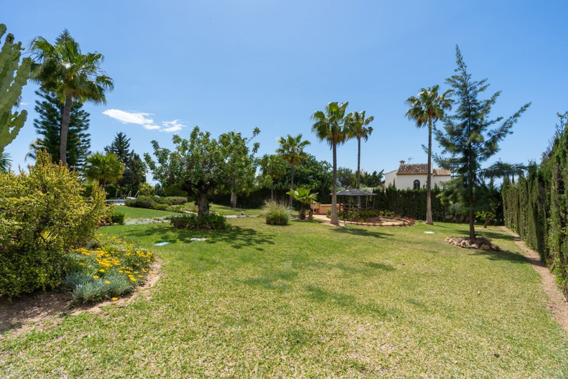 Resale - House - Detached Villa - Marbella - Elviria