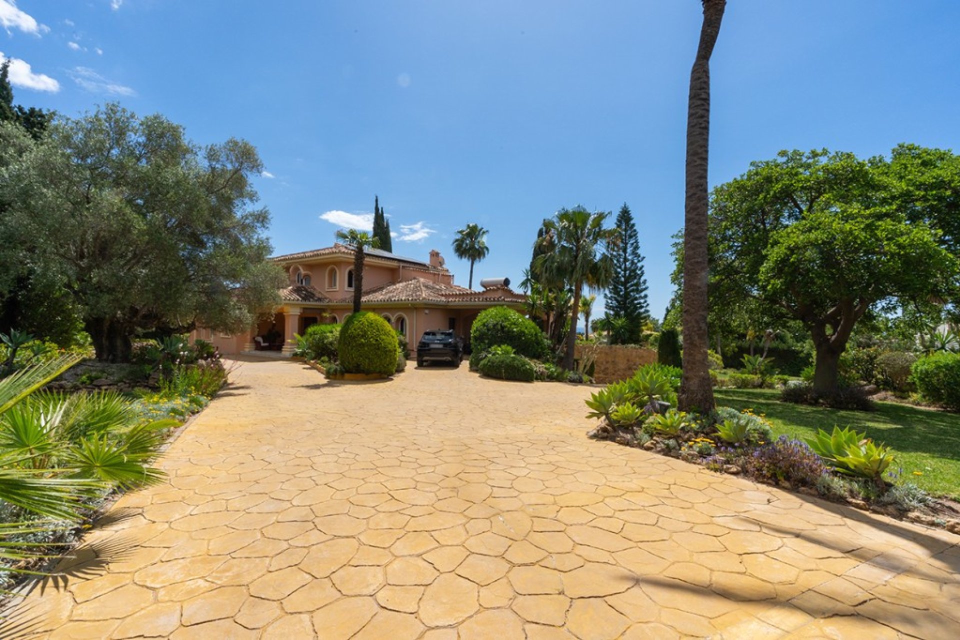 Resale - House - Detached Villa - Marbella - Elviria