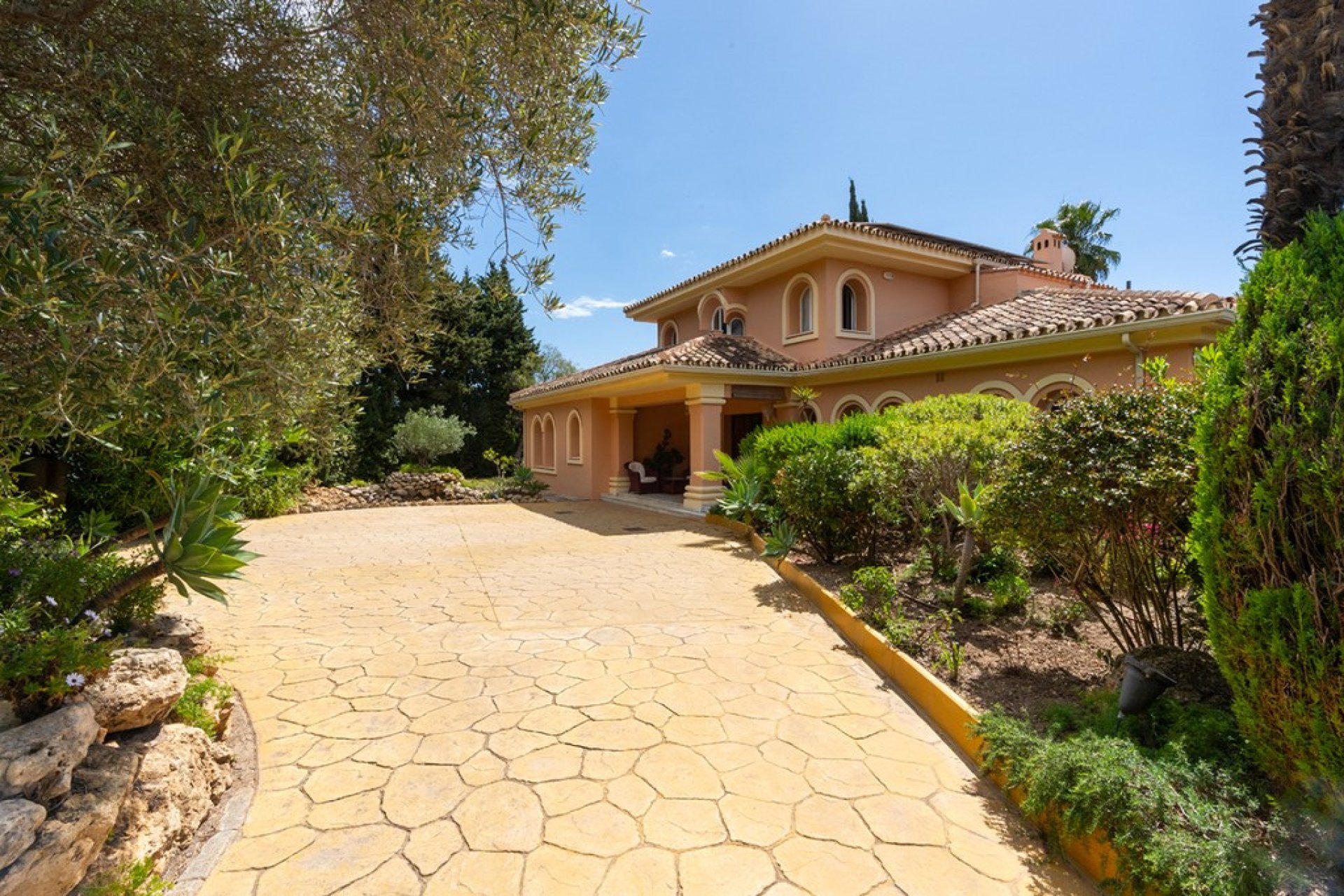 Resale - House - Detached Villa - Marbella - Elviria