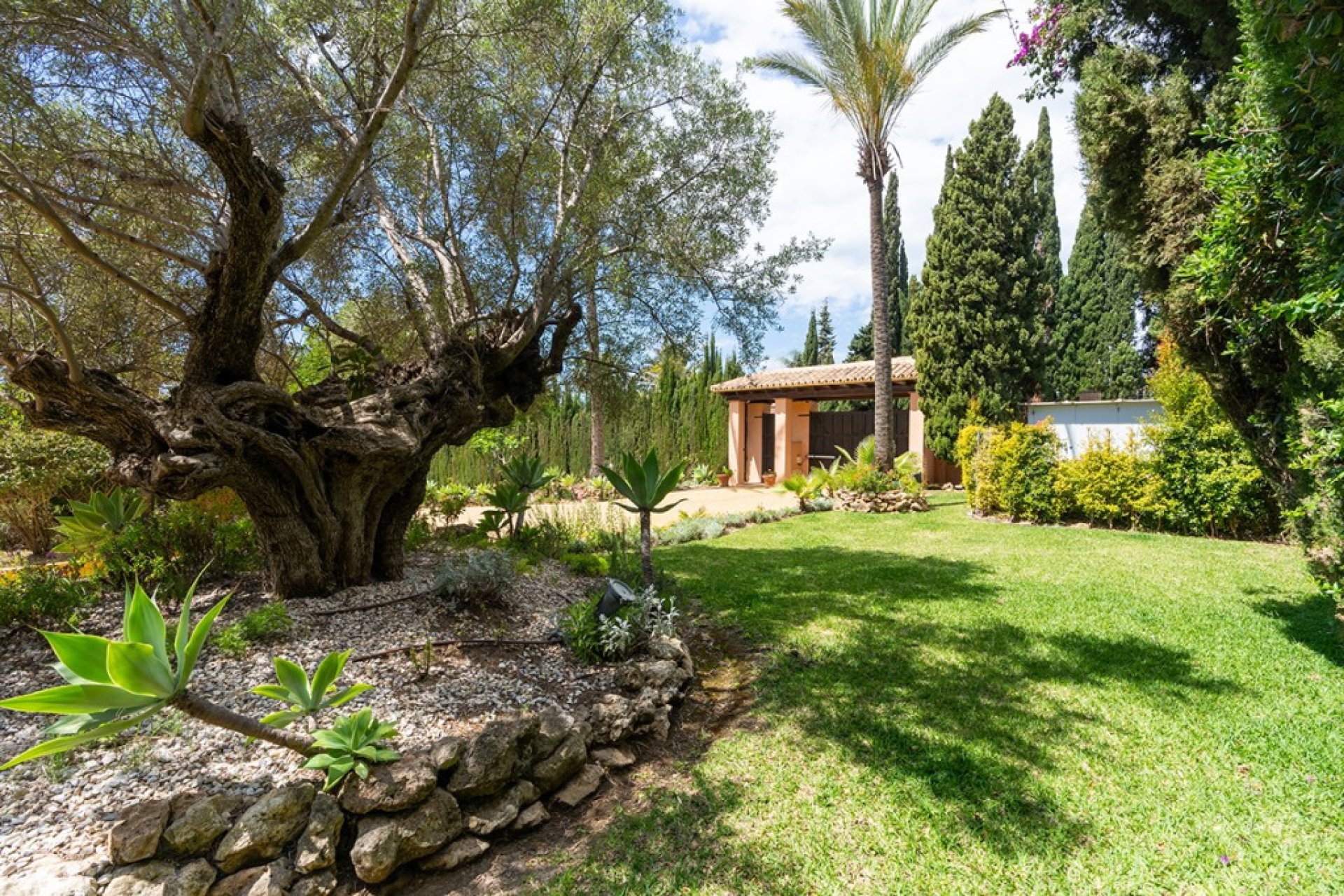 Resale - House - Detached Villa - Marbella - Elviria