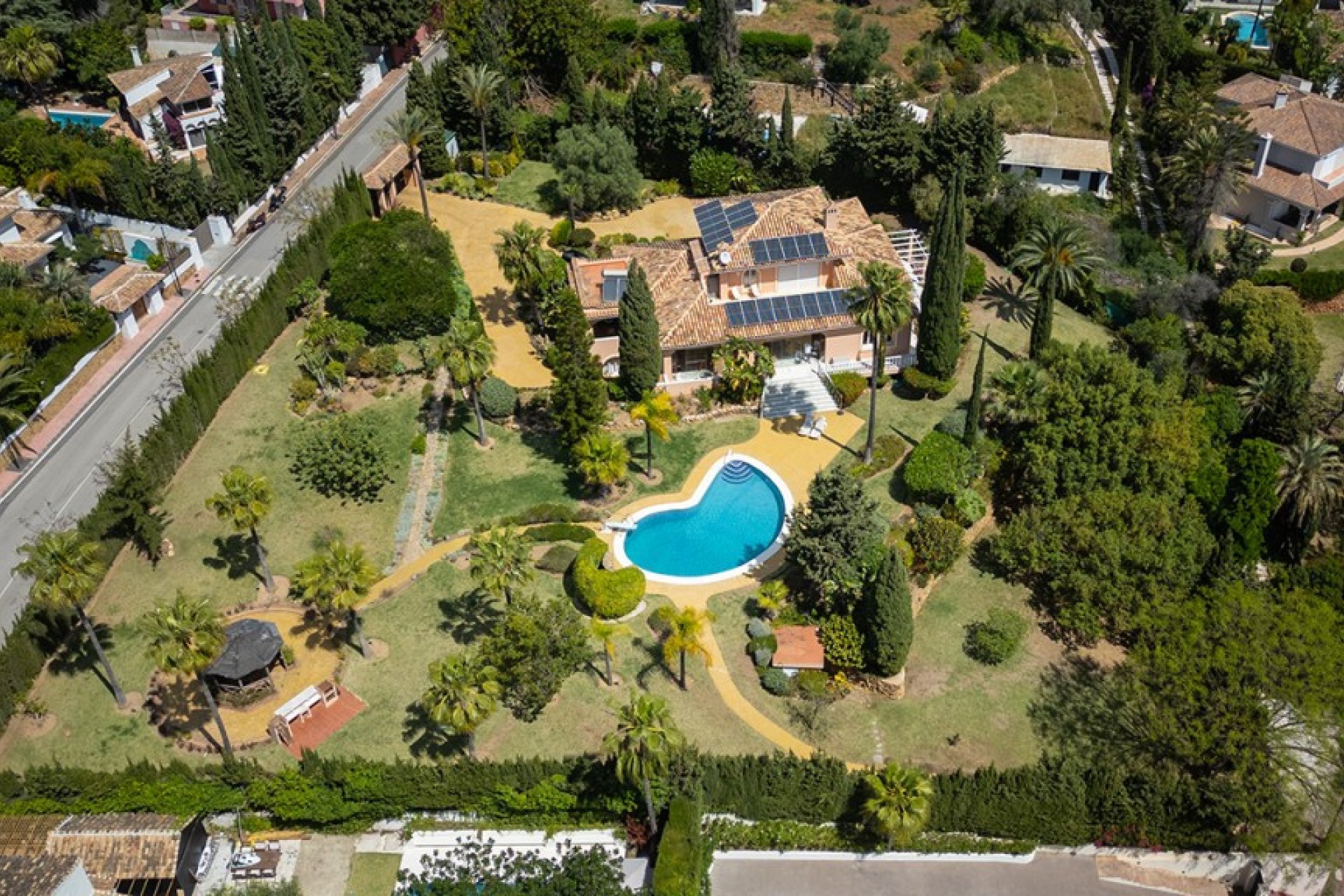 Resale - House - Detached Villa - Marbella - Elviria