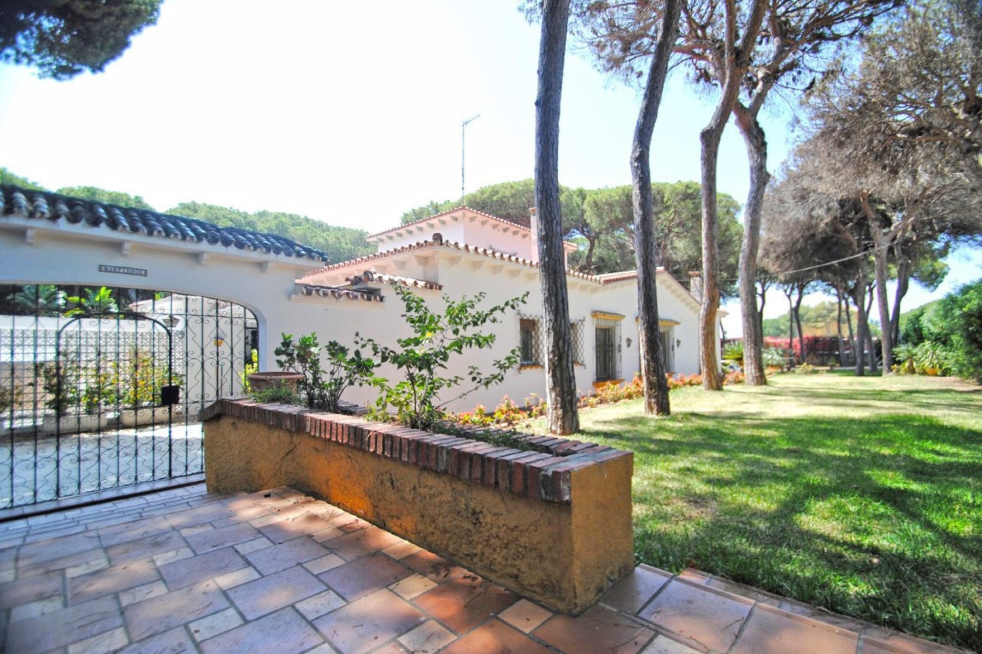 Resale - House - Detached Villa - Marbella - Elviria