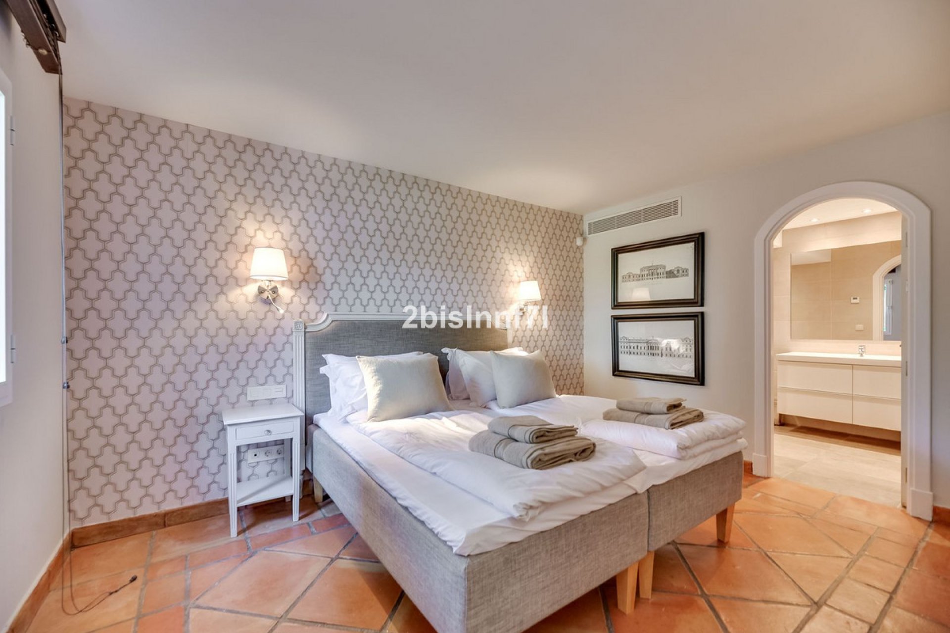 Resale - House - Detached Villa - Marbella - Elviria