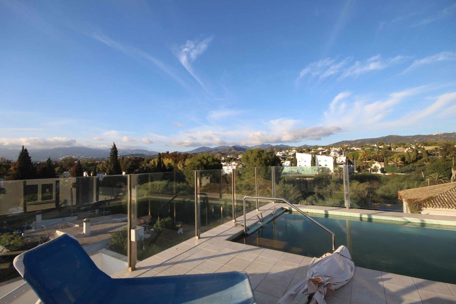 Resale - House - Detached Villa - Marbella - Elviria