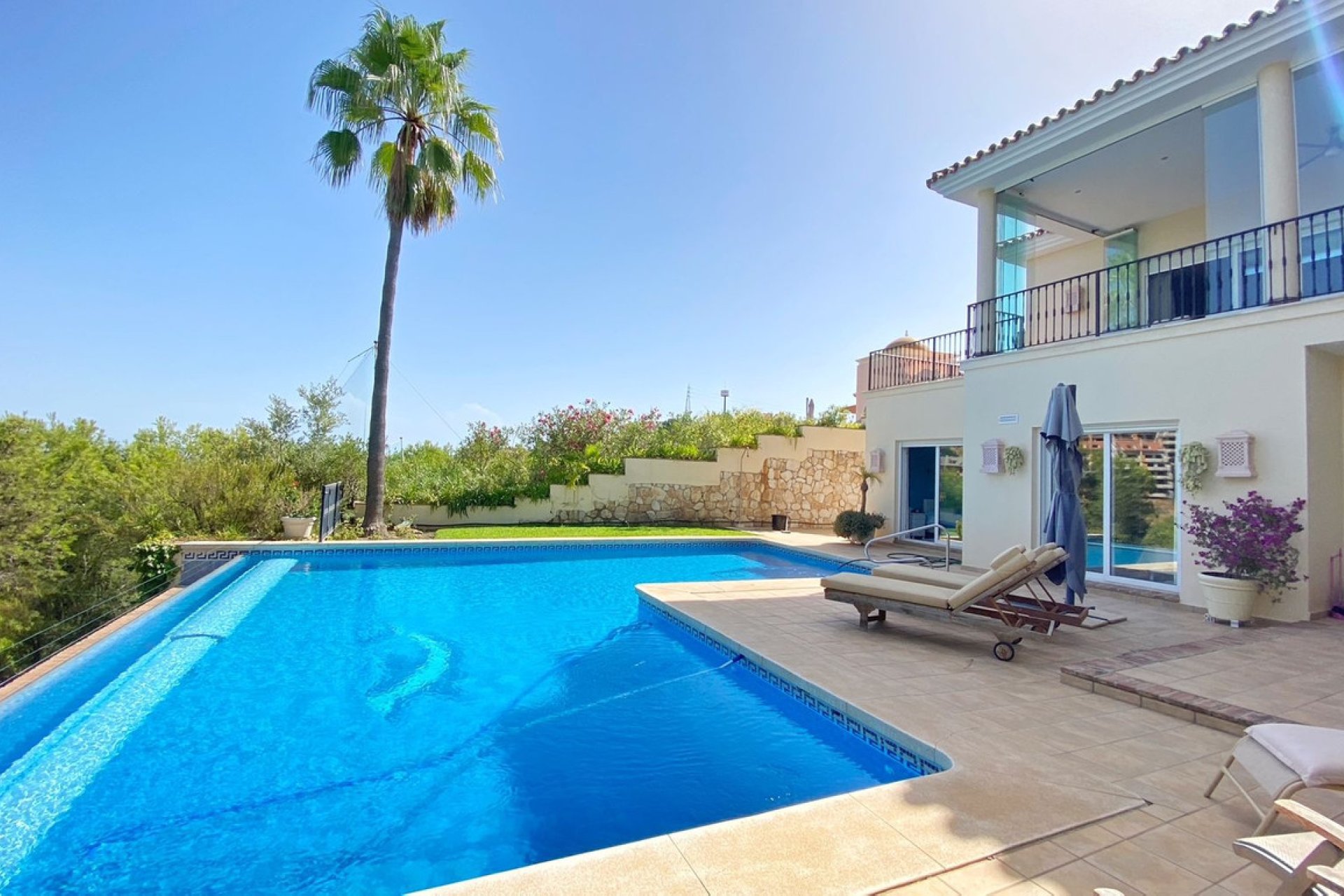 Resale - House - Detached Villa - Marbella - Elviria