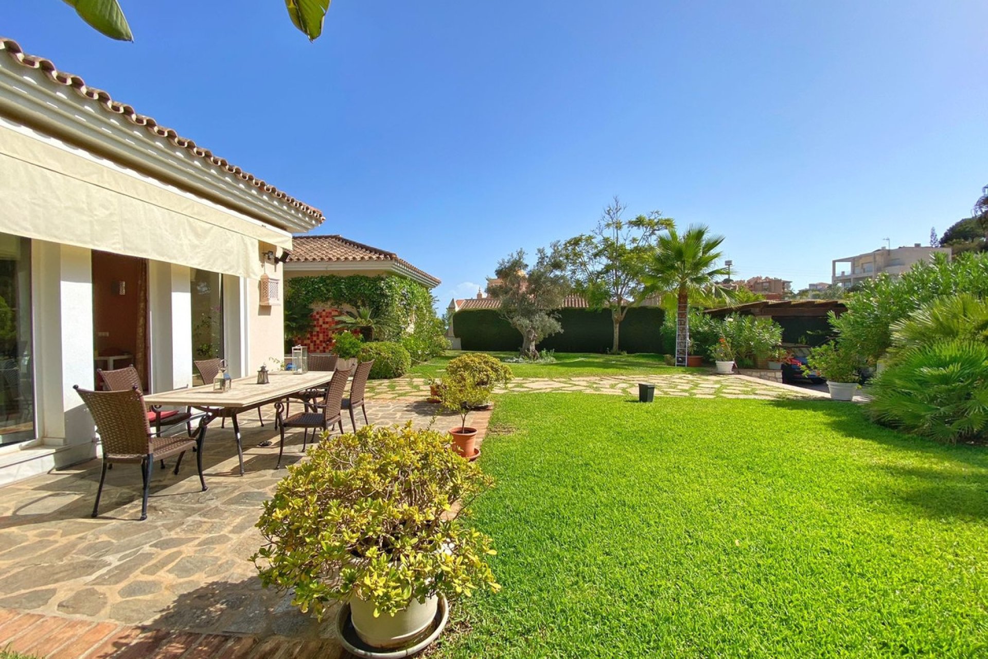 Resale - House - Detached Villa - Marbella - Elviria