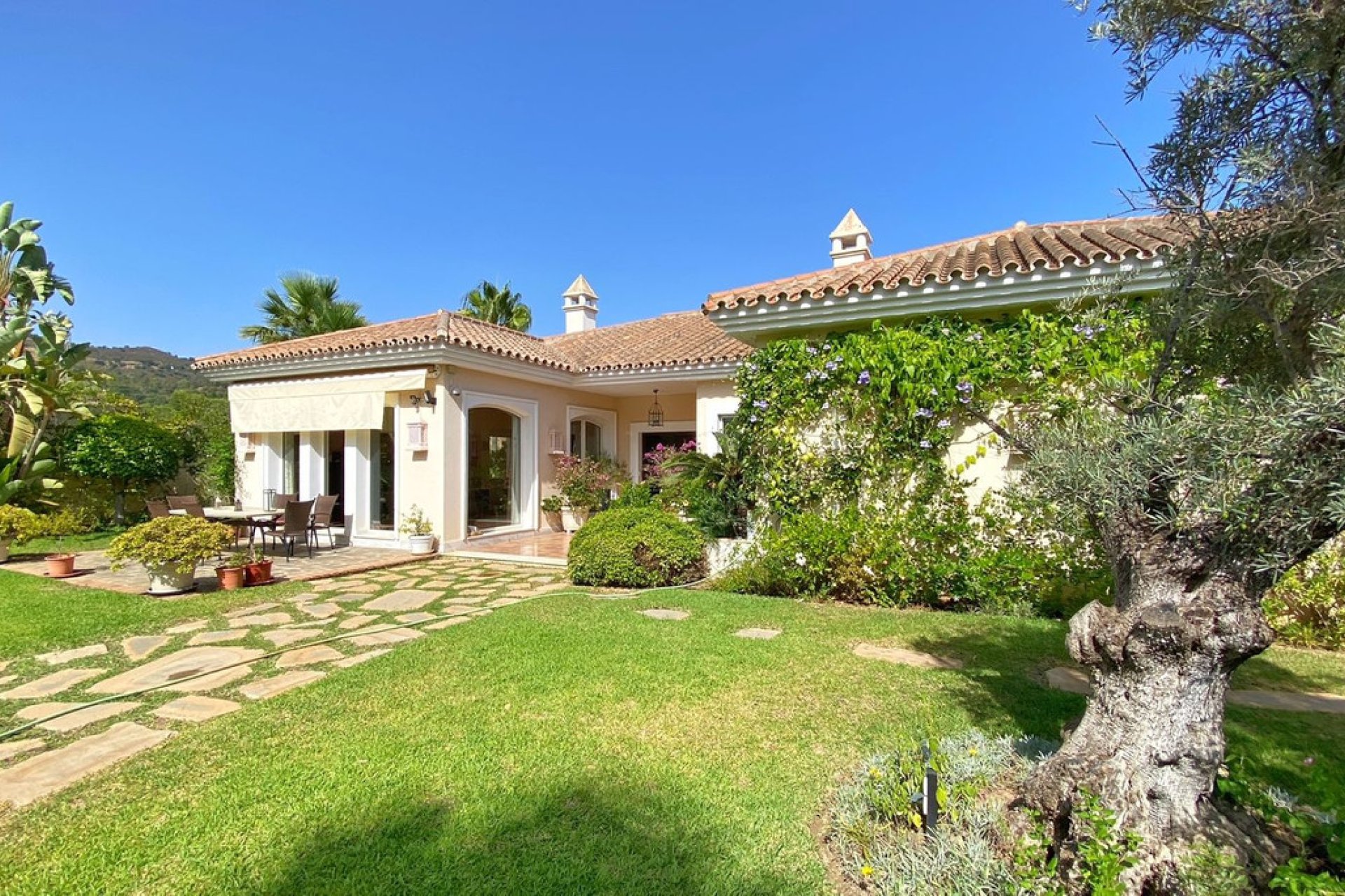 Resale - House - Detached Villa - Marbella - Elviria