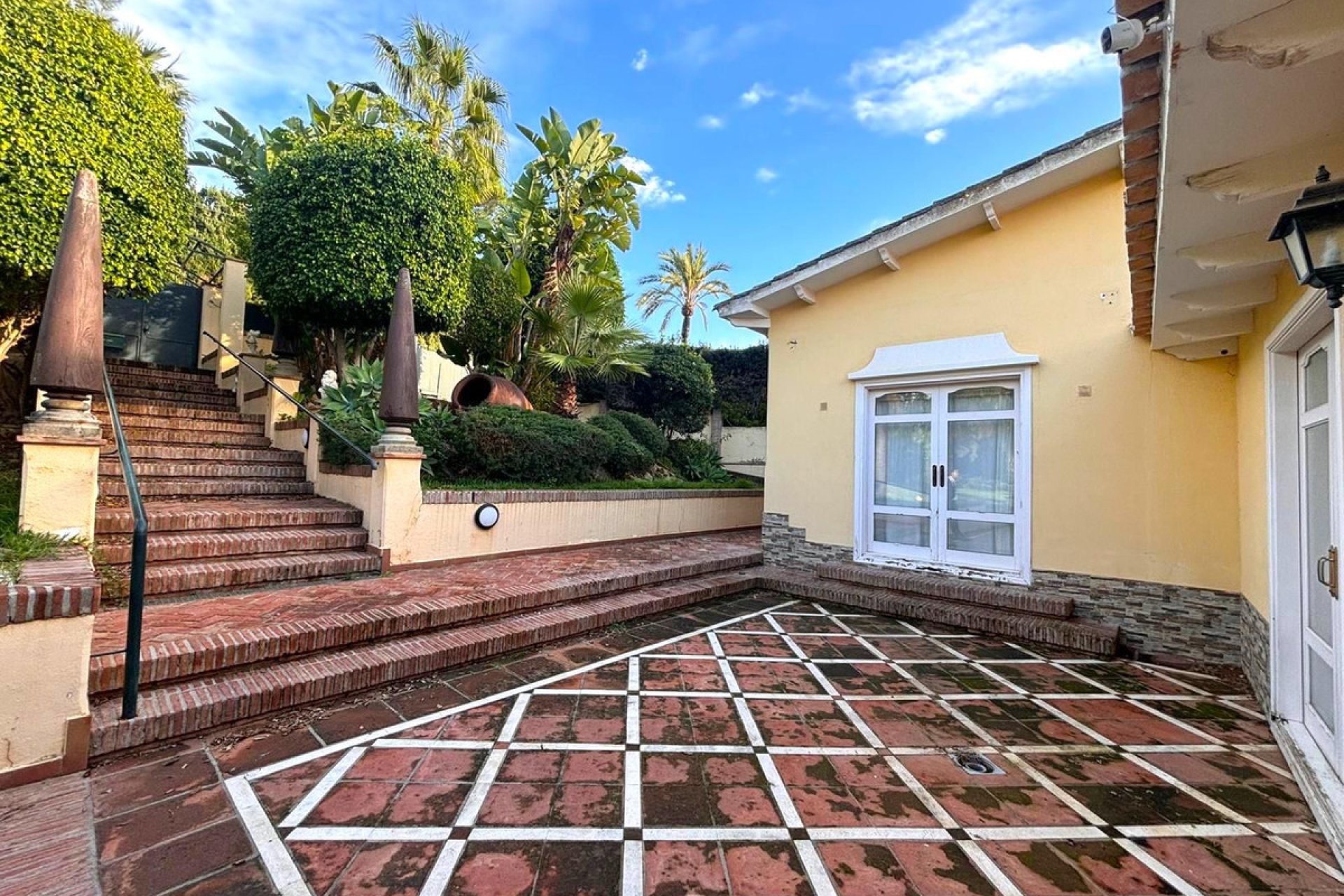 Resale - House - Detached Villa - Marbella - Elviria