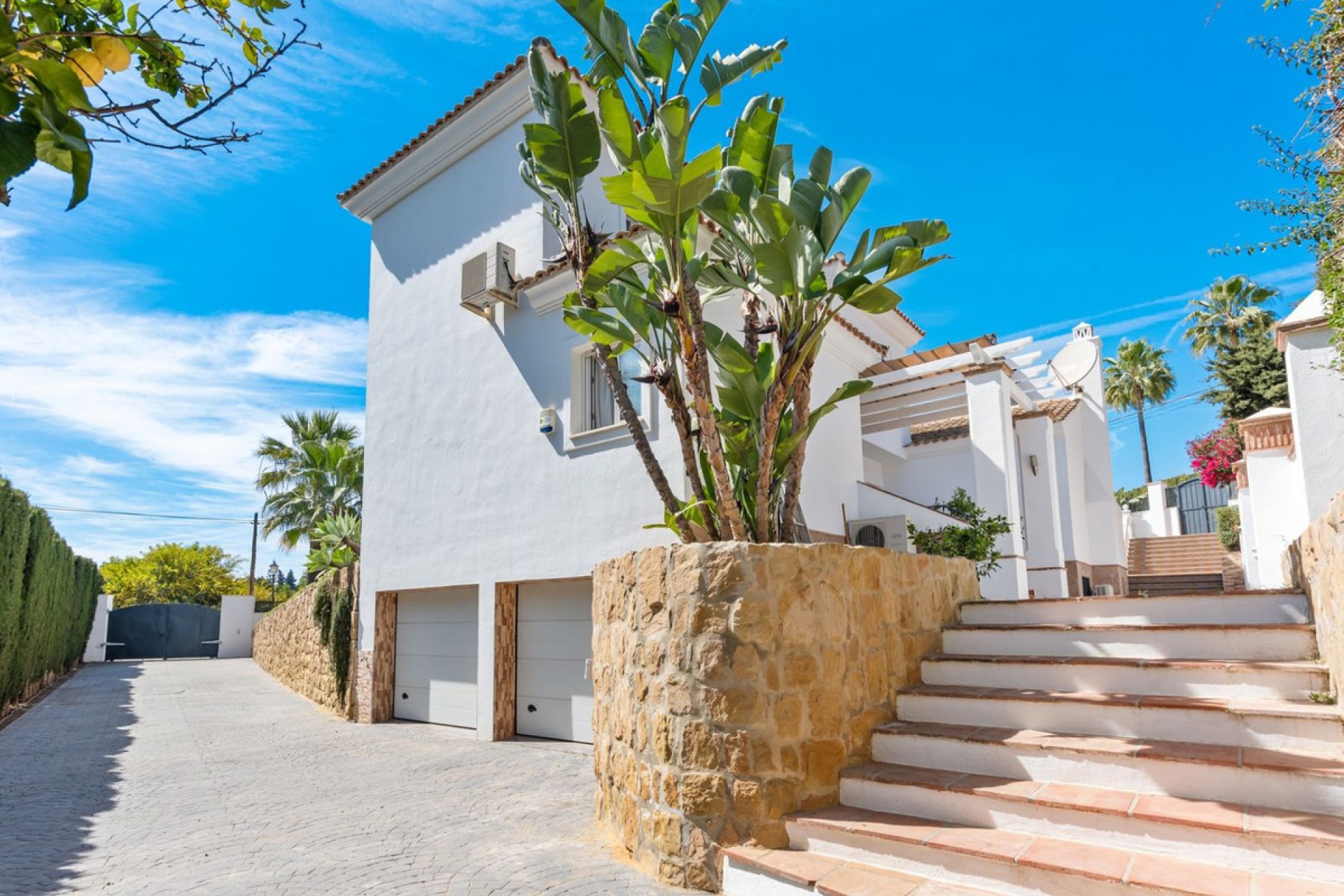 Resale - House - Detached Villa - Marbella - Elviria