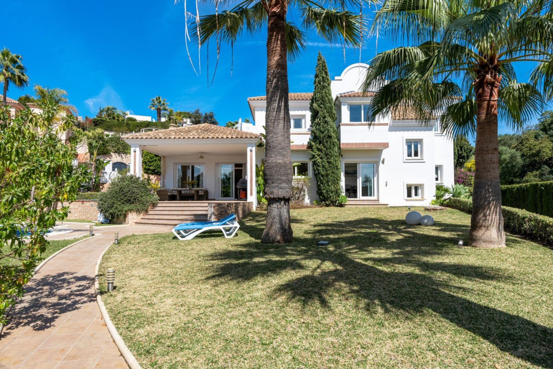 Resale - House - Detached Villa - Marbella - Elviria