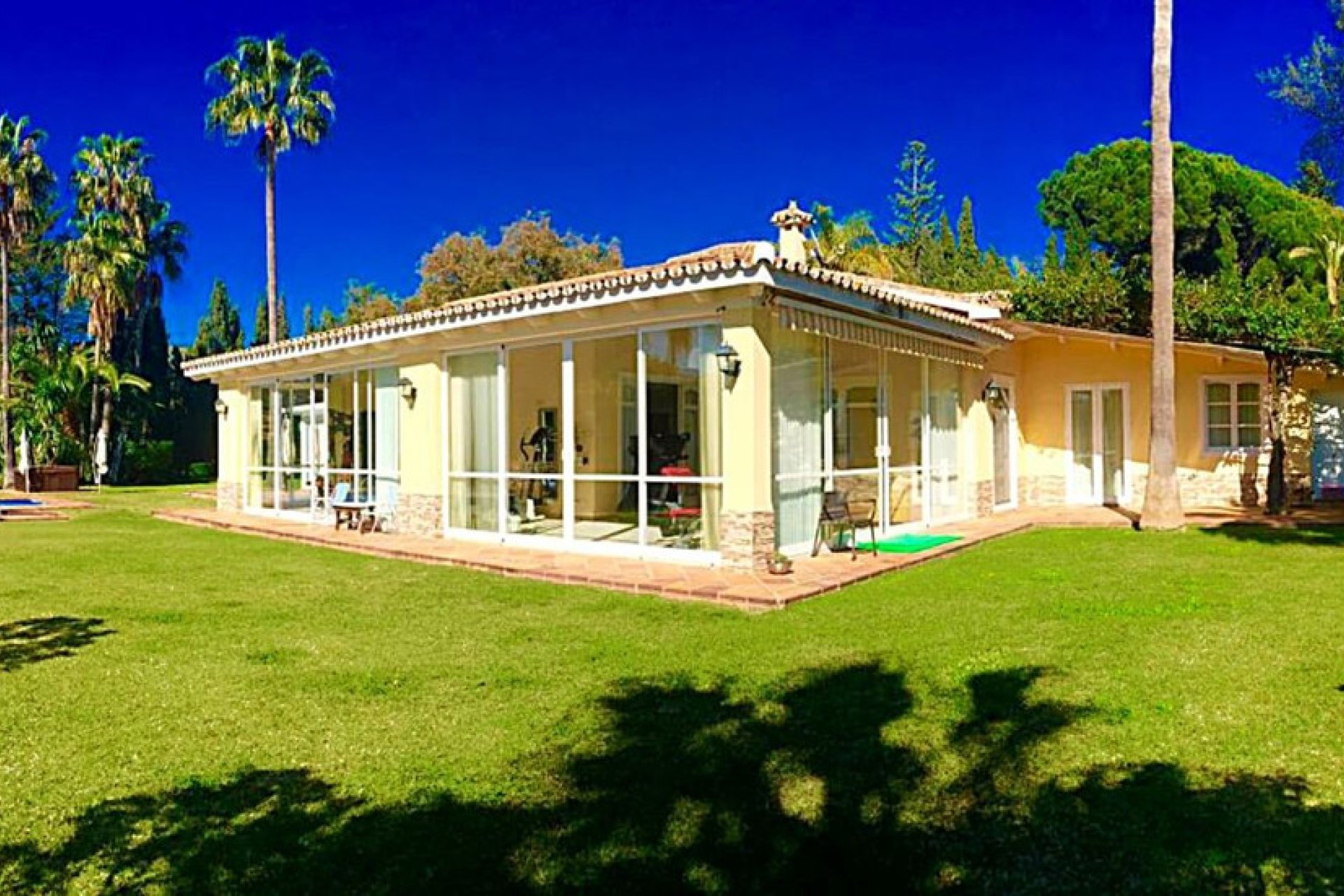 Resale - House - Detached Villa - Marbella - Elviria