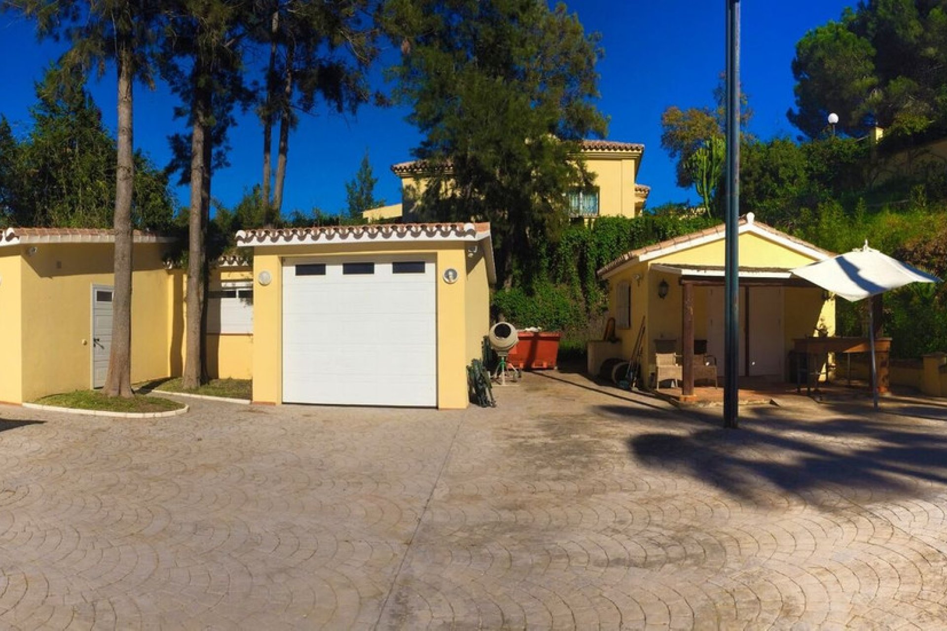 Resale - House - Detached Villa - Marbella - Elviria