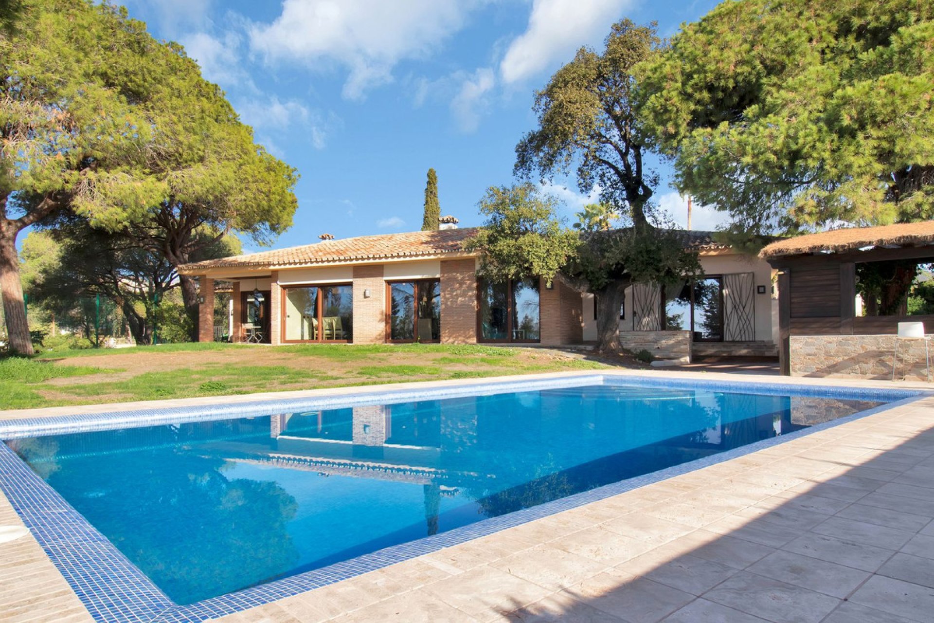 Resale - House - Detached Villa - Marbella - Elviria