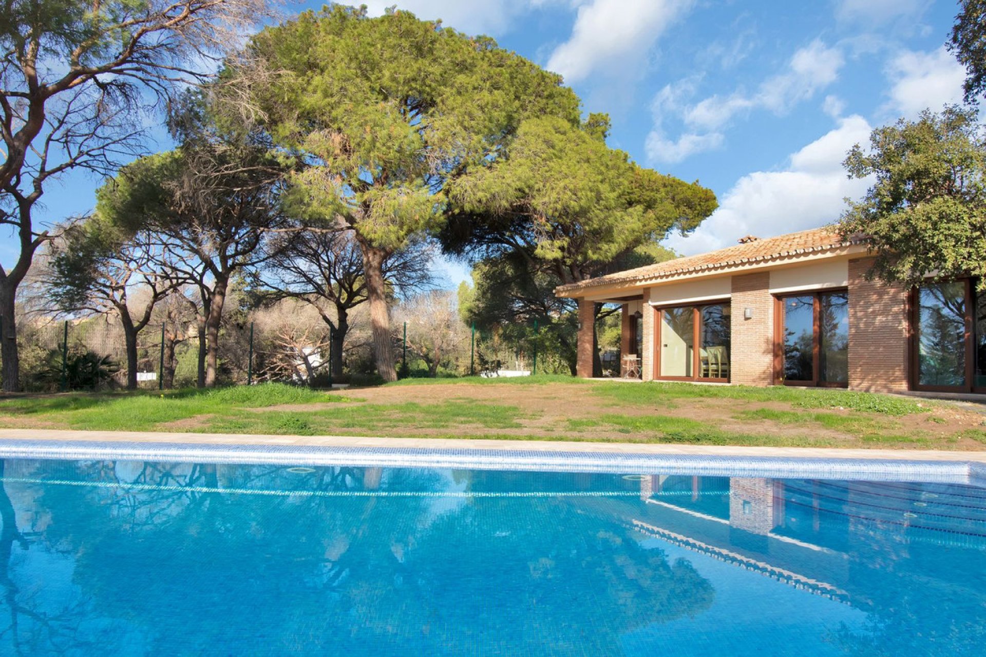 Resale - House - Detached Villa - Marbella - Elviria