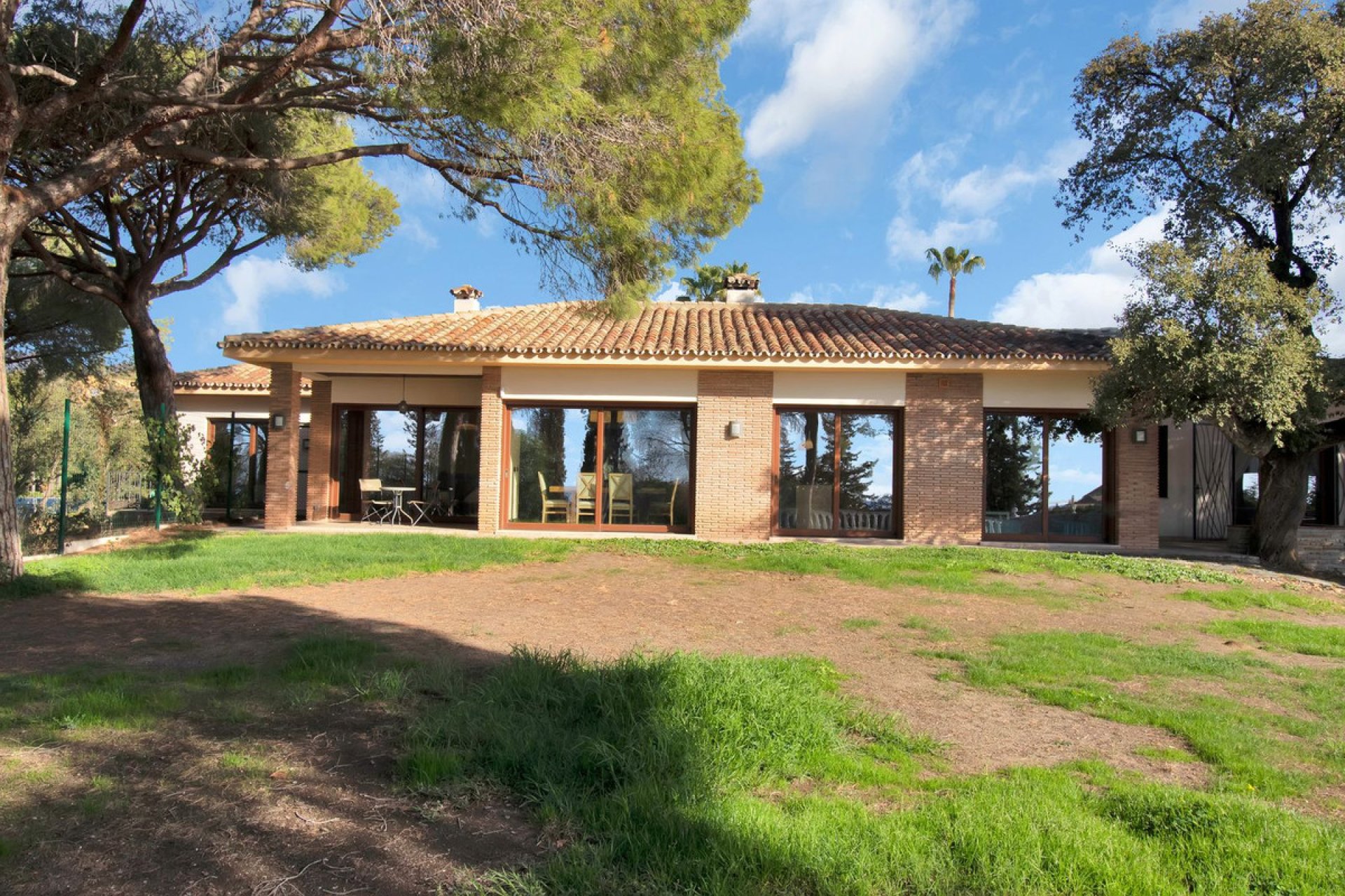 Resale - House - Detached Villa - Marbella - Elviria