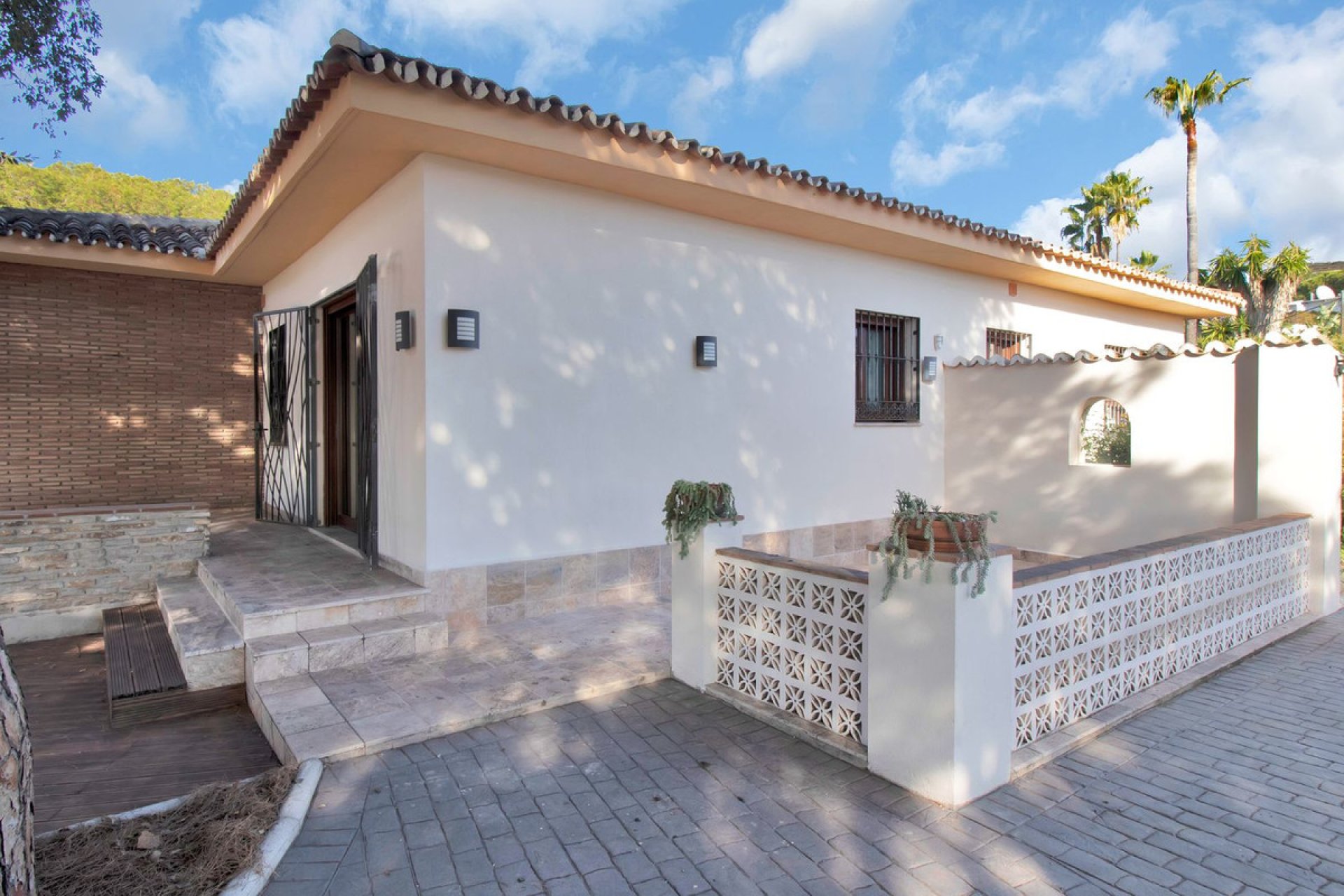 Resale - House - Detached Villa - Marbella - Elviria