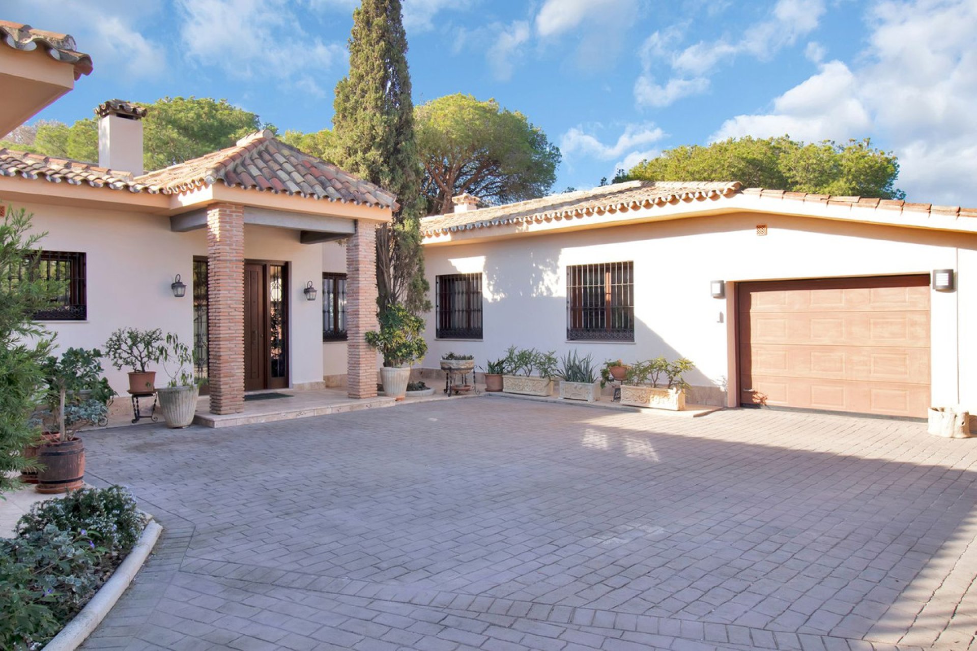 Resale - House - Detached Villa - Marbella - Elviria