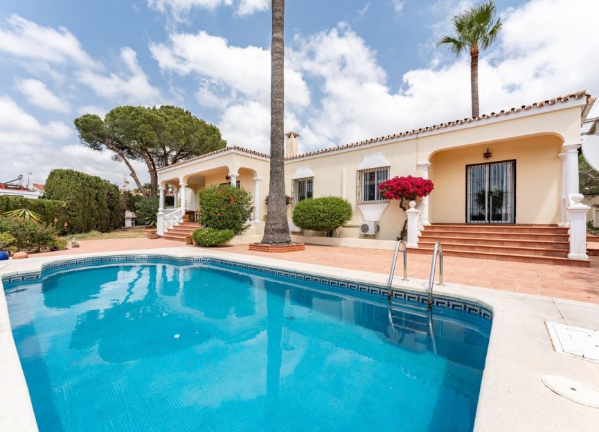 Resale - House - Detached Villa - Marbella - Elviria