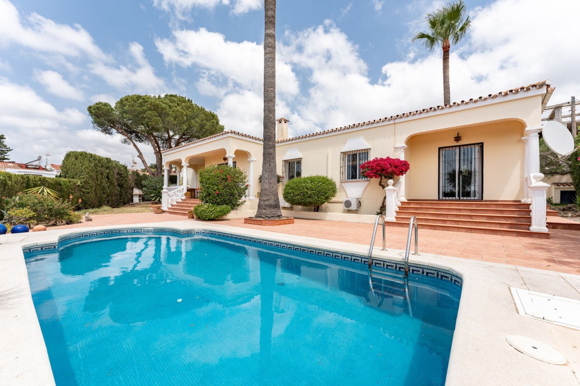 Resale - House - Detached Villa - Marbella - Elviria