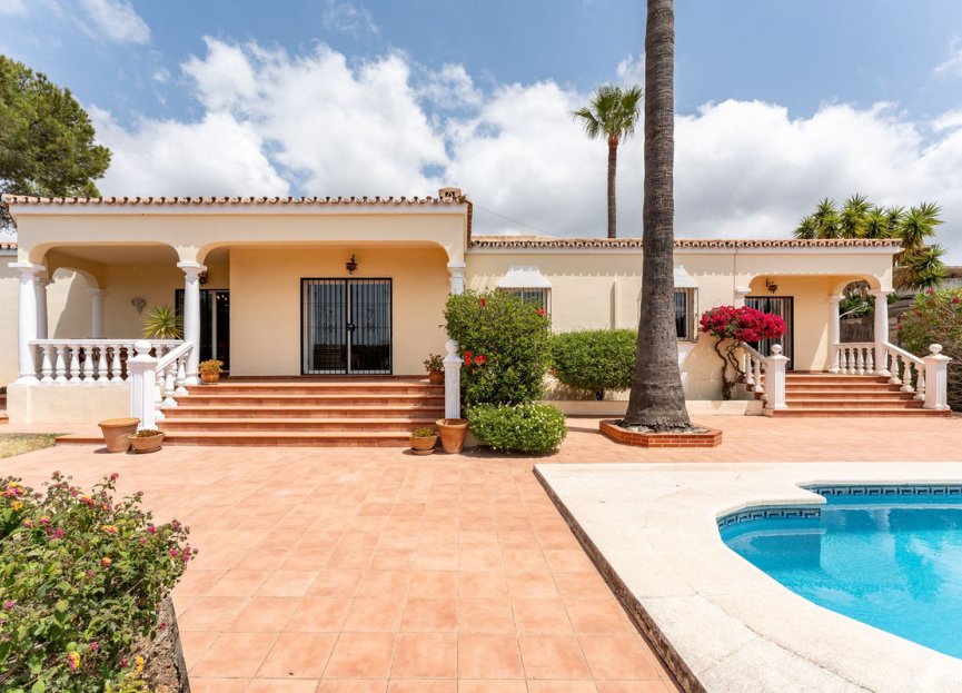 Resale - House - Detached Villa - Marbella - Elviria