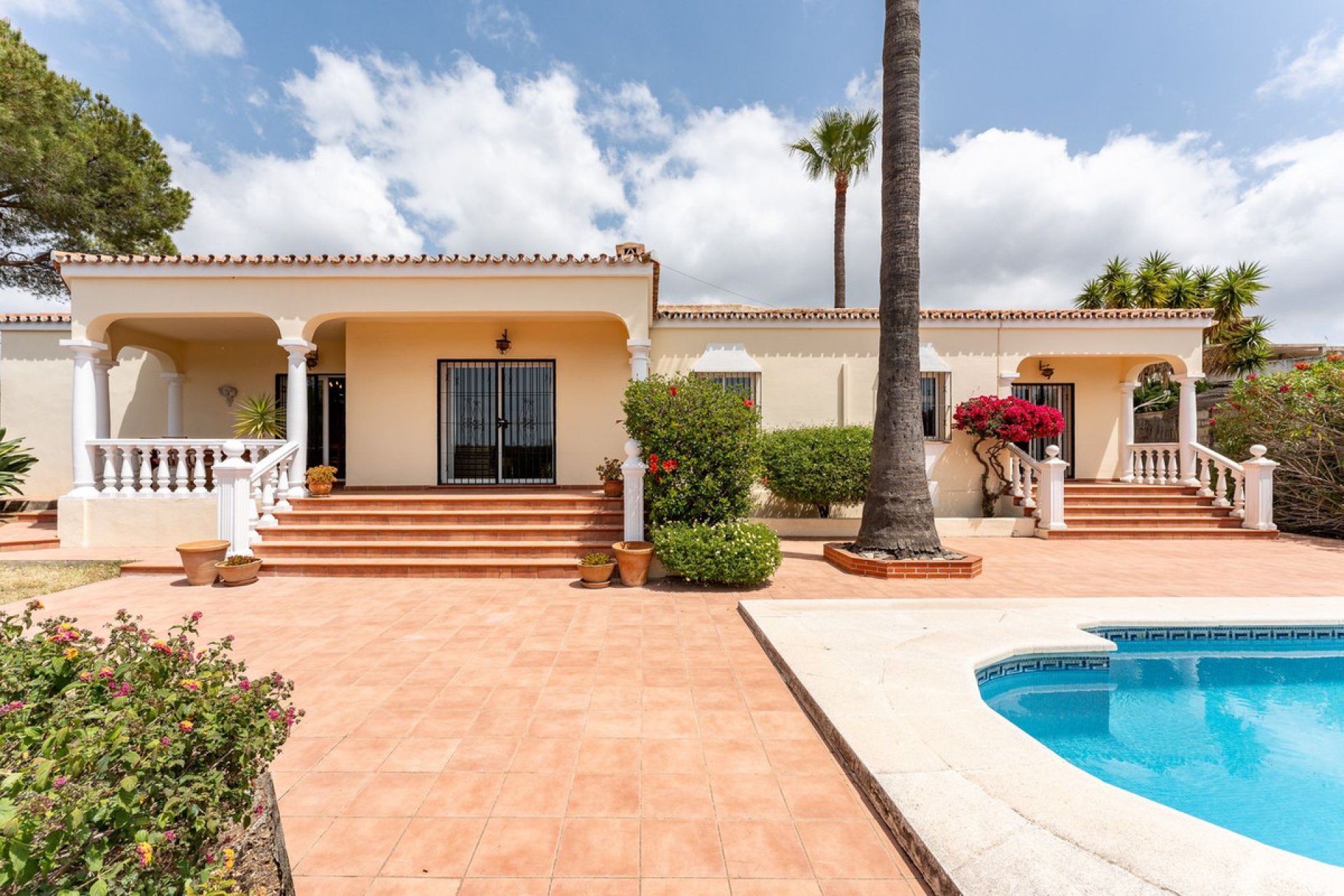 Resale - House - Detached Villa - Marbella - Elviria