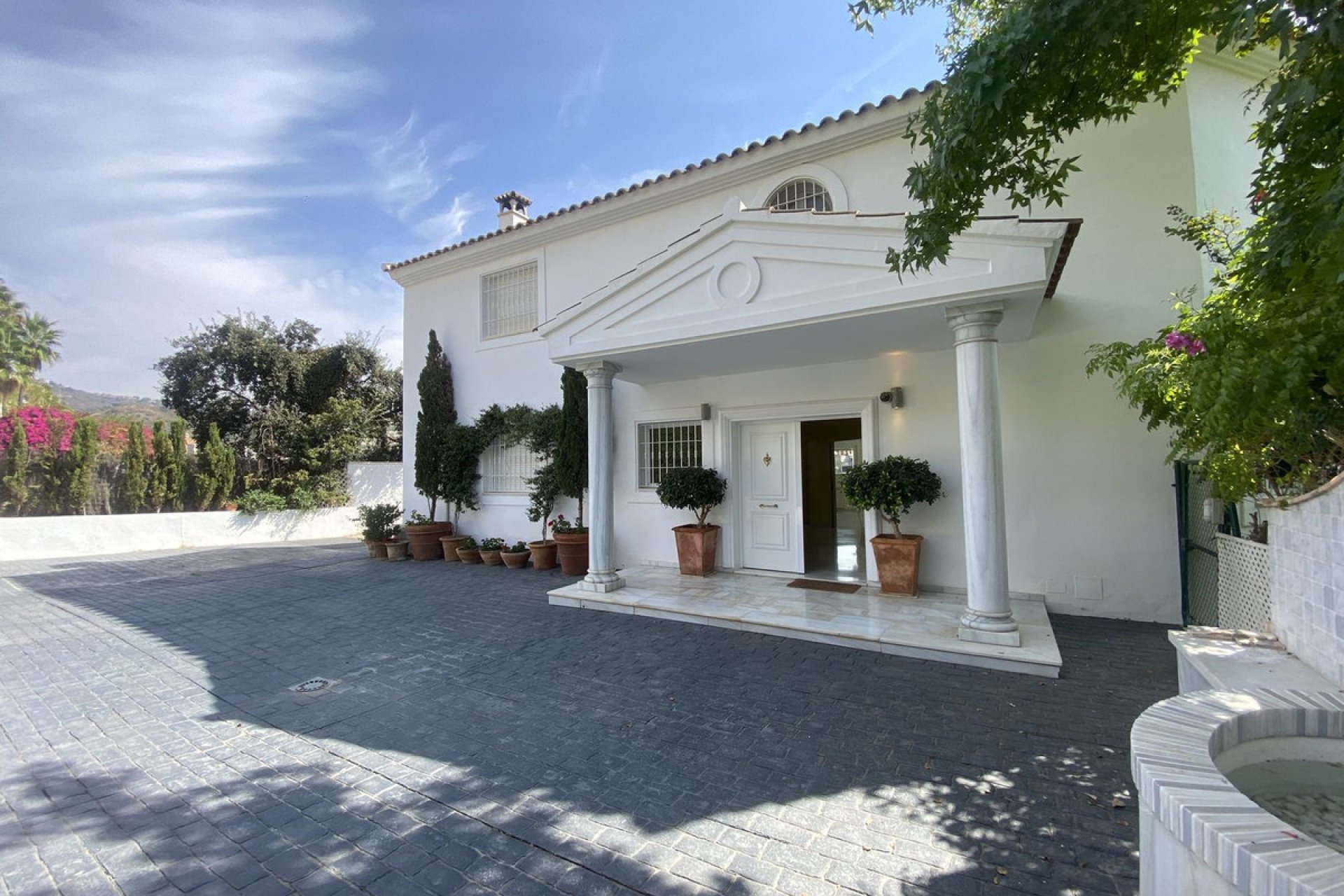 Resale - House - Detached Villa - Marbella - Elviria