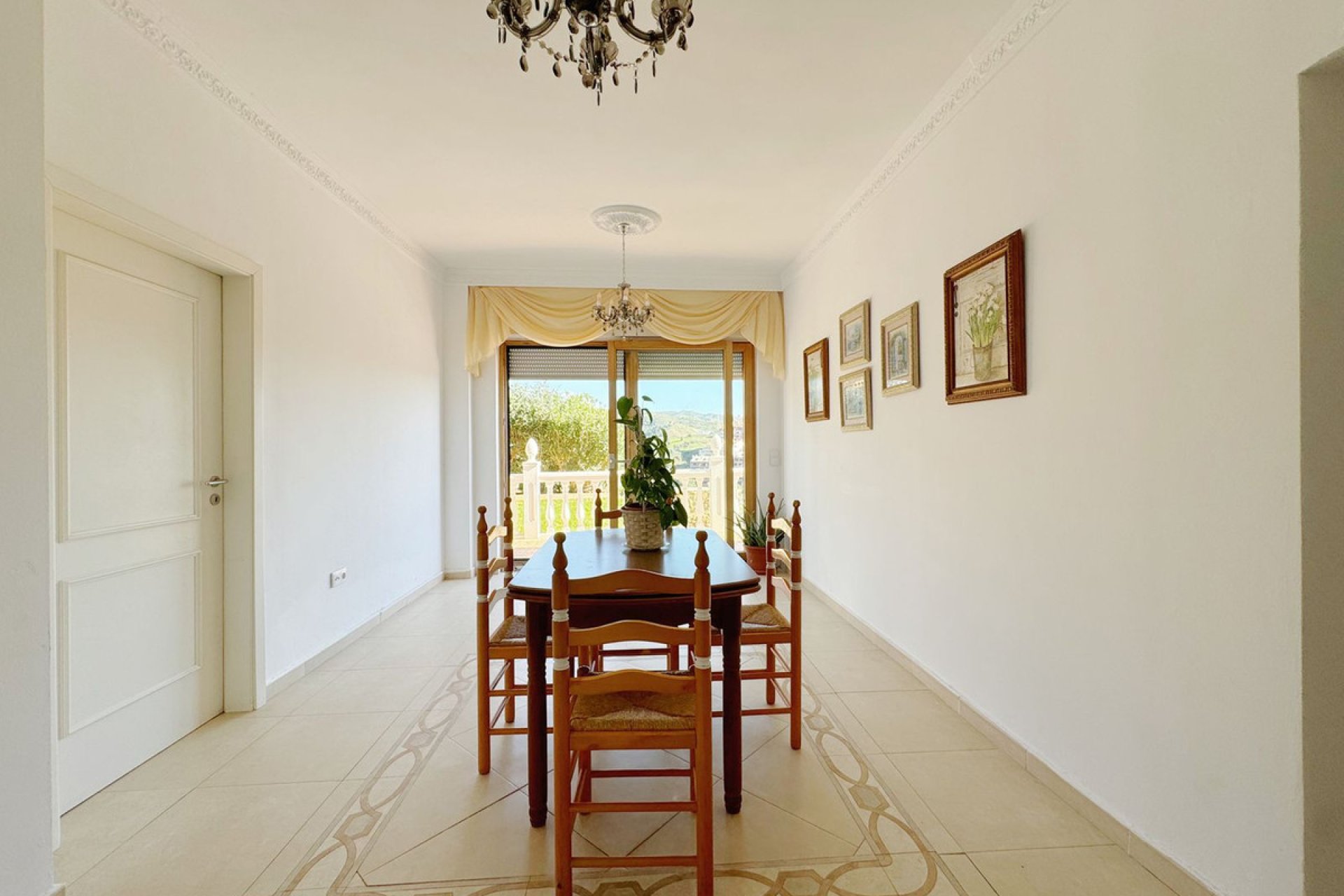 Resale - House - Detached Villa - Marbella - Elviria