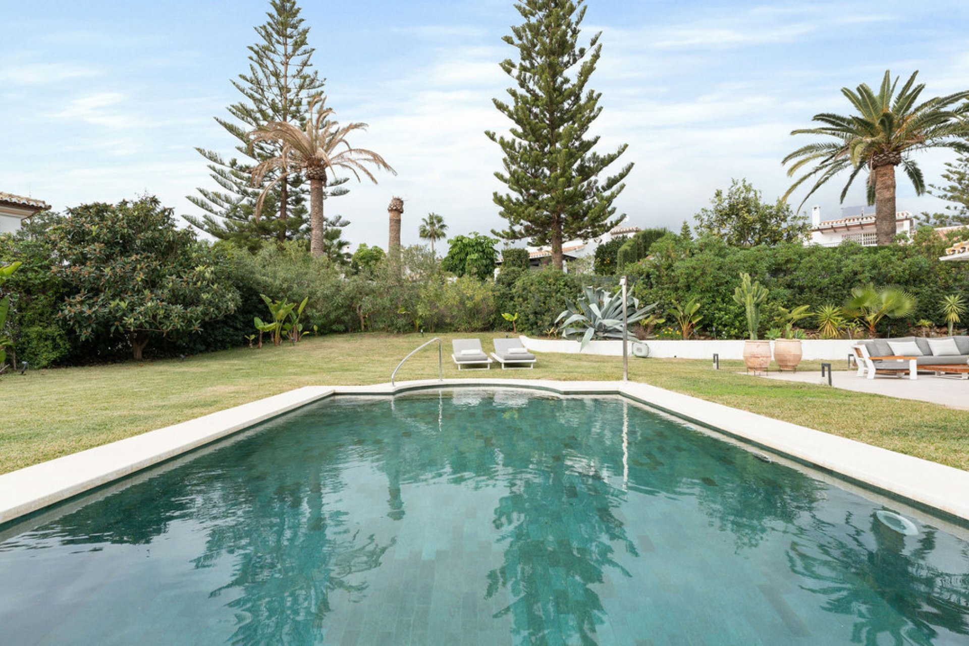 Resale - House - Detached Villa - Marbella - Elviria