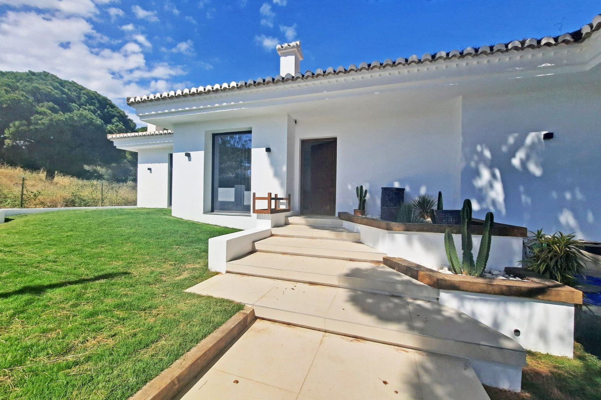 Resale - House - Detached Villa - Marbella - Elviria