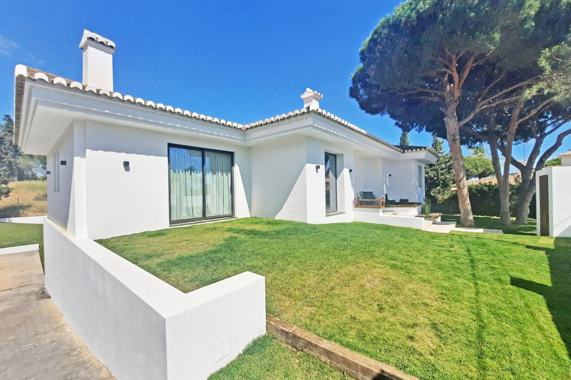 Resale - House - Detached Villa - Marbella - Elviria