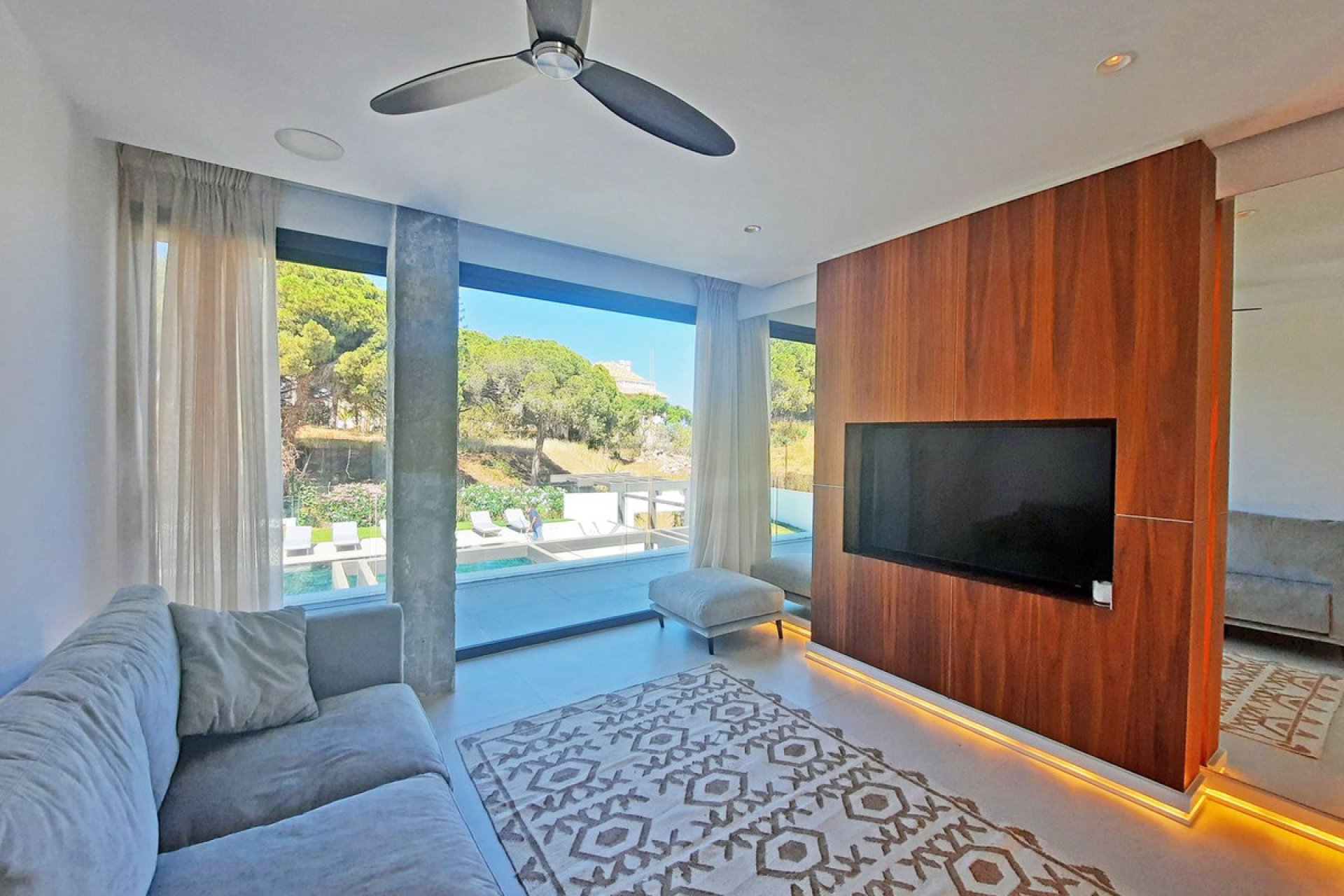 Resale - House - Detached Villa - Marbella - Elviria