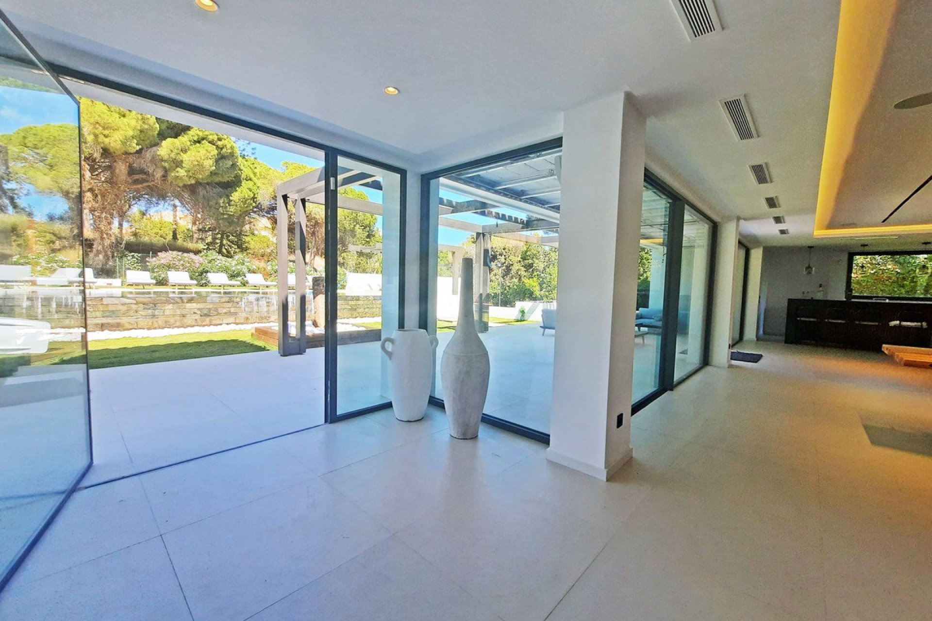 Resale - House - Detached Villa - Marbella - Elviria