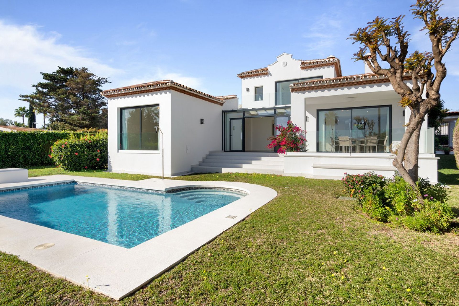 Resale - House - Detached Villa - Marbella - Elviria