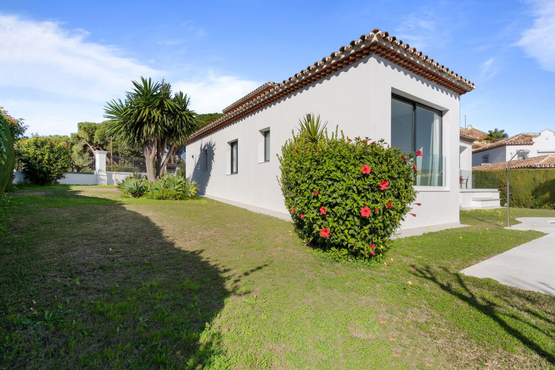 Resale - House - Detached Villa - Marbella - Elviria