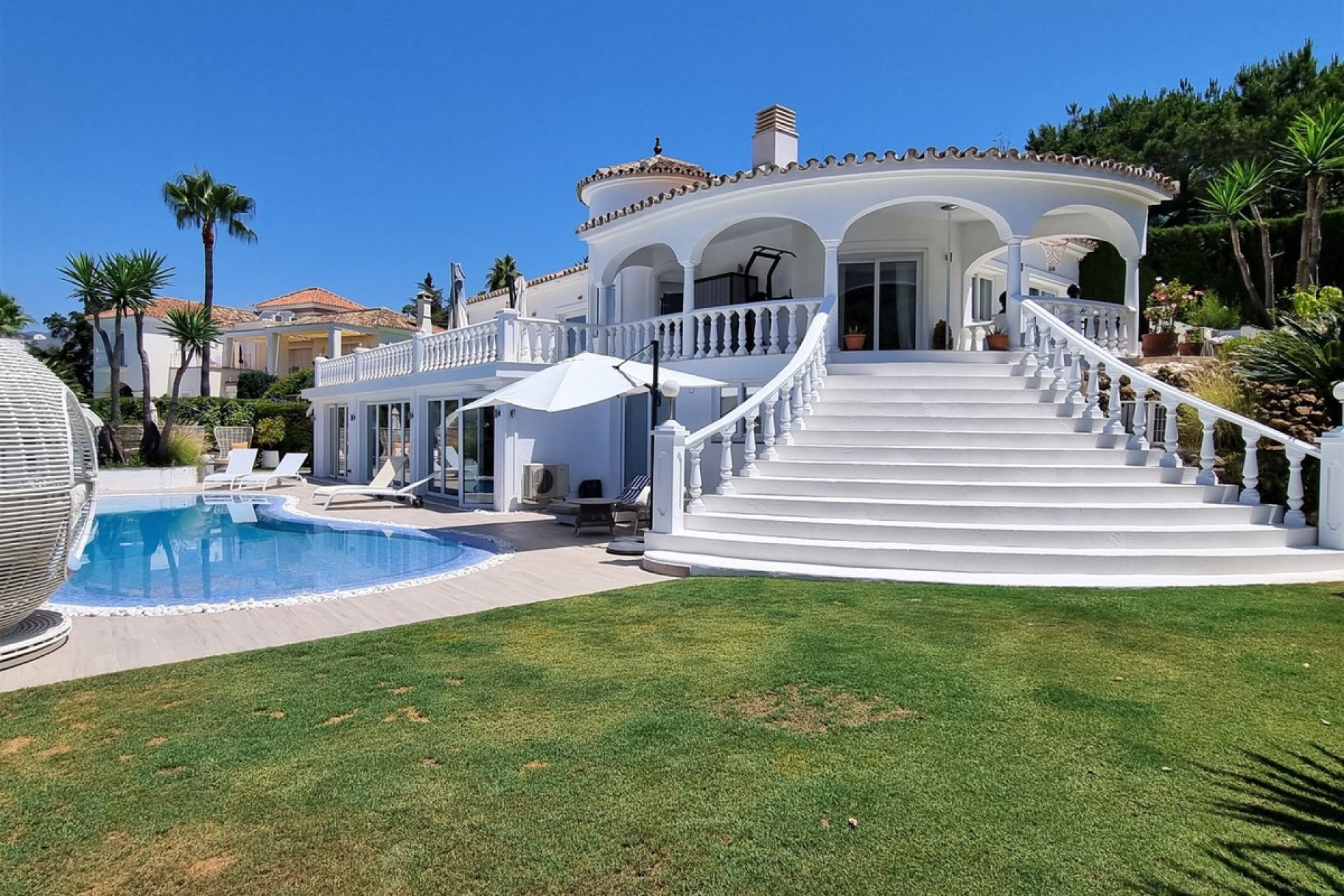 Resale - House - Detached Villa - Marbella - Elviria