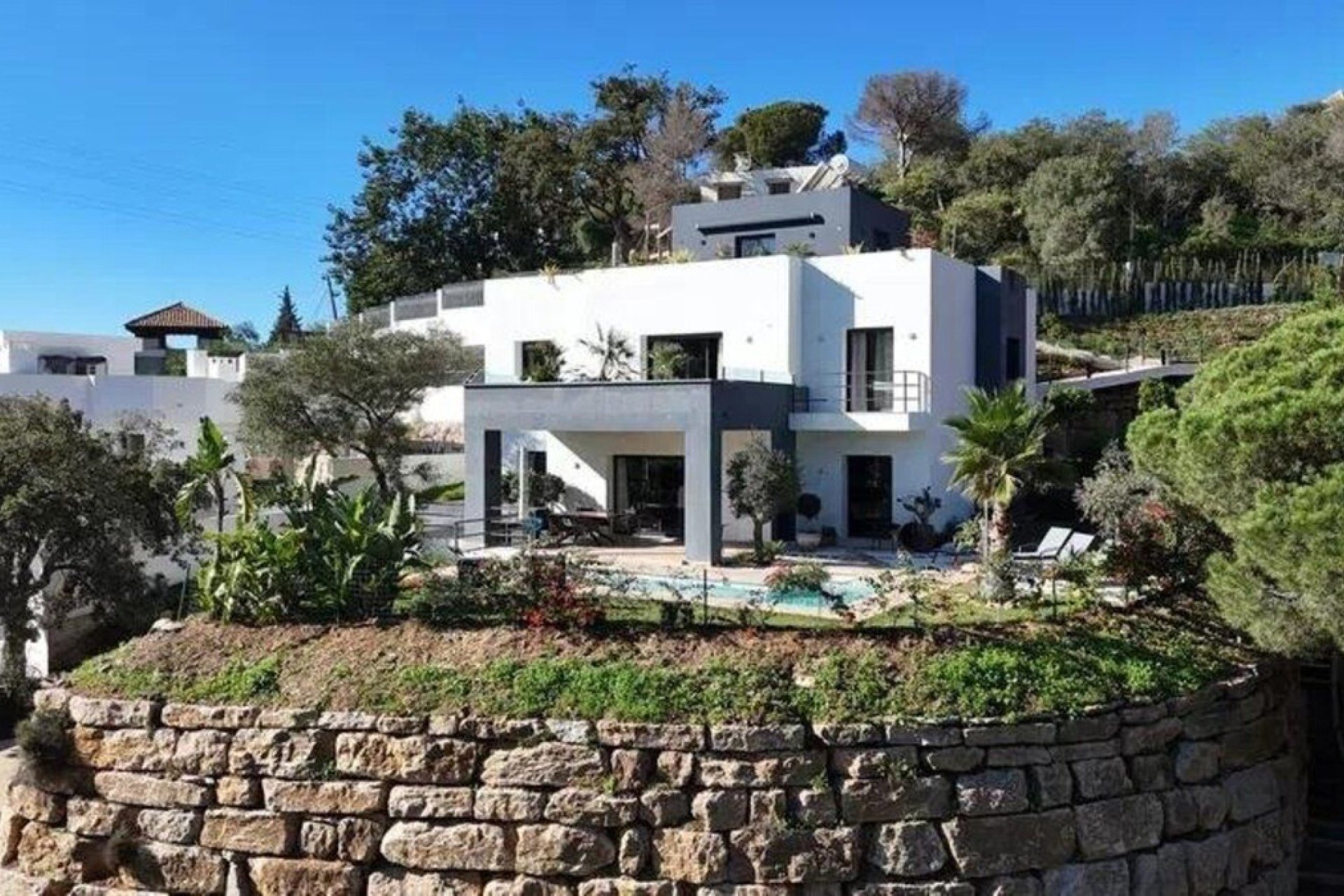 Resale - House - Detached Villa - Marbella - Elviria