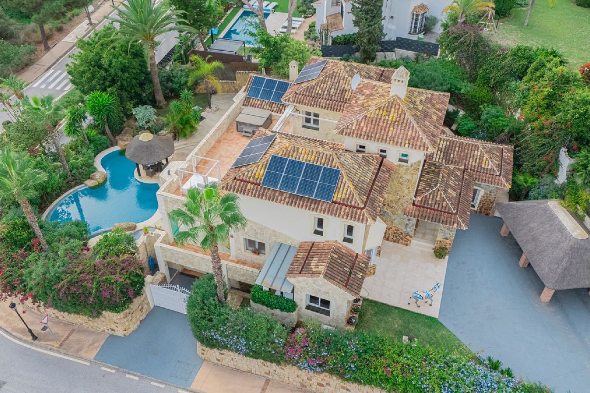 Resale - House - Detached Villa - Marbella - Elviria