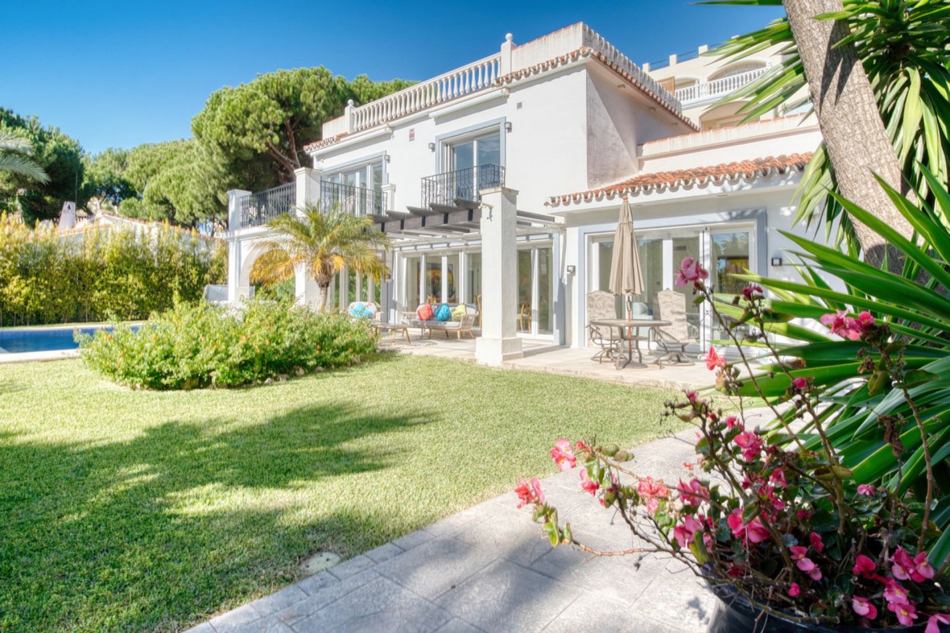 Resale - House - Detached Villa - Marbella - Elviria