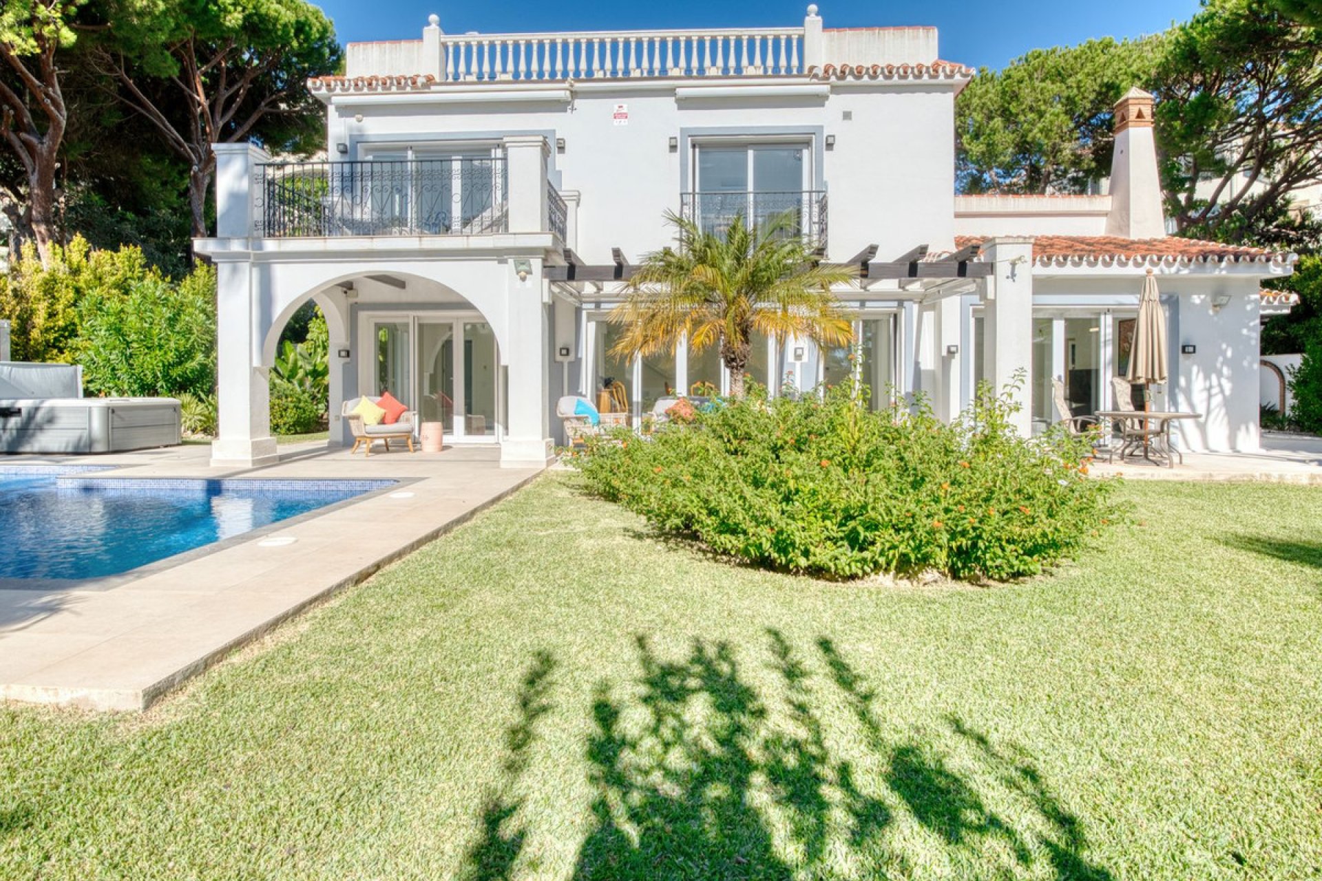 Resale - House - Detached Villa - Marbella - Elviria